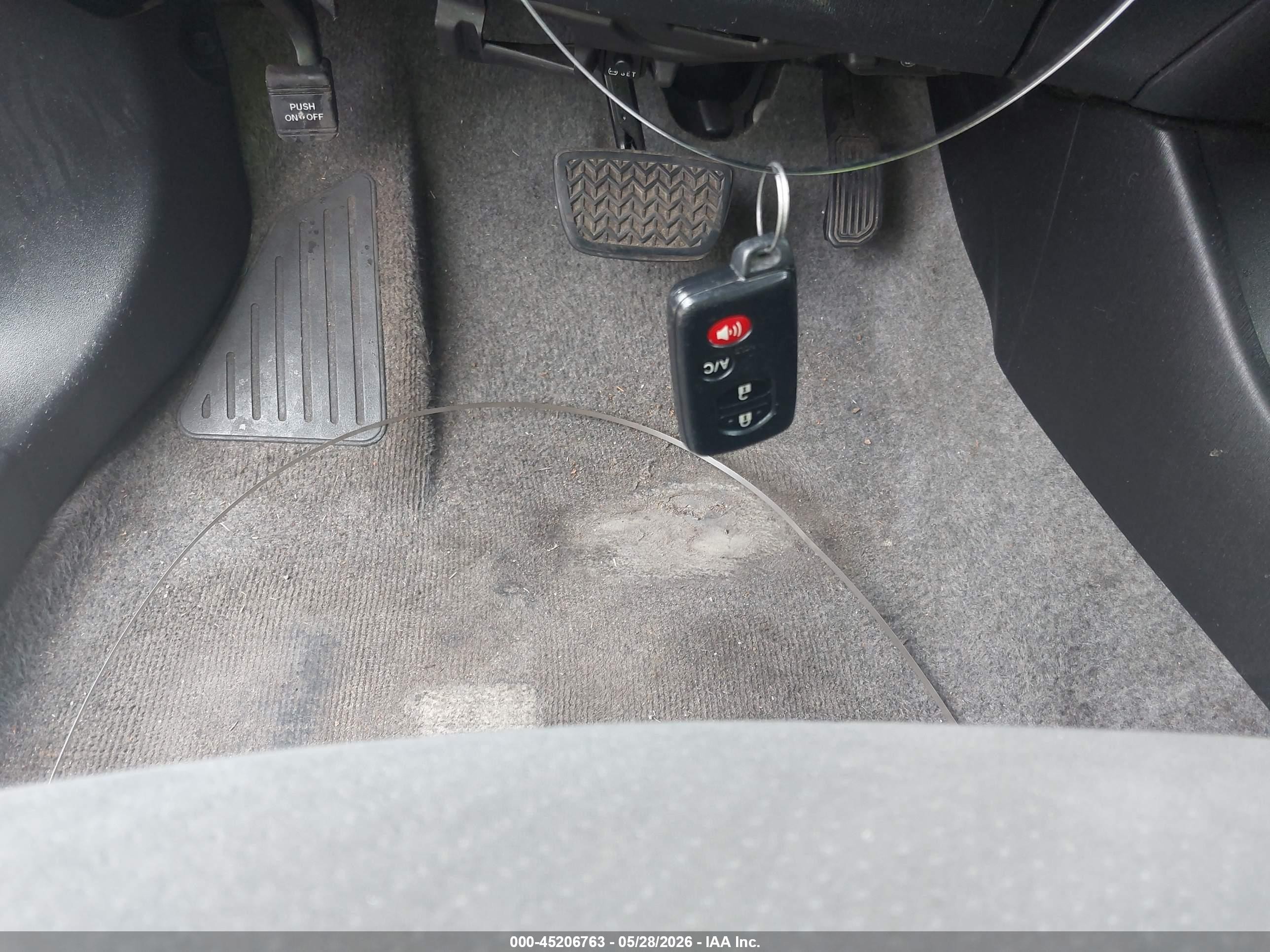 2014 Toyota Prius Plug-in   White vin: JTDKN3DP0E3051040