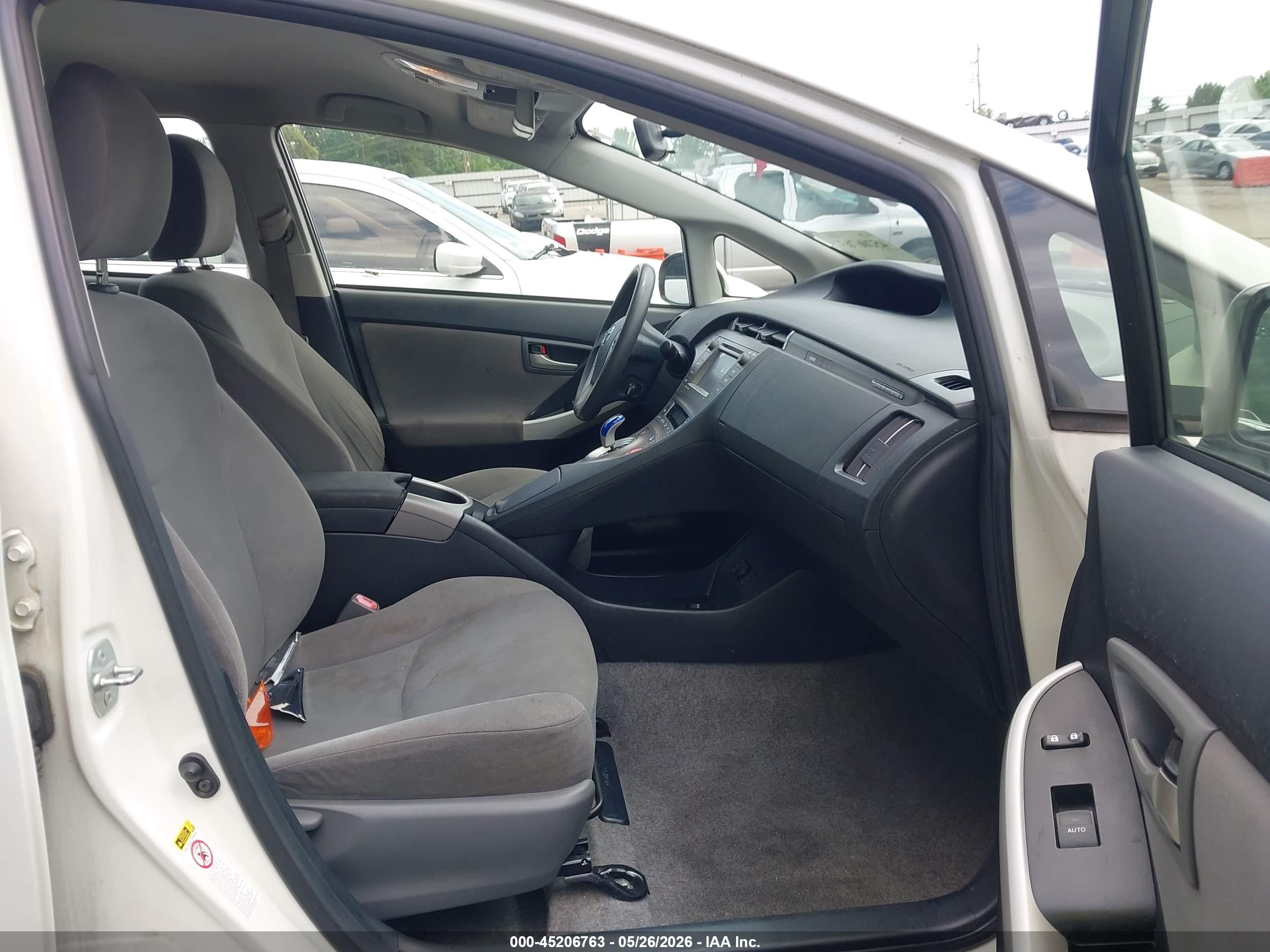 2014 Toyota Prius Plug-in   White vin: JTDKN3DP0E3051040
