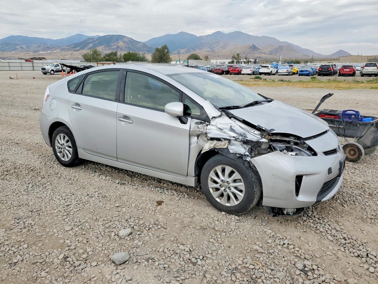 2014 Toyota Prius Plug-in Hybrid Base Silver vin: JTDKN3DP0E3051863
