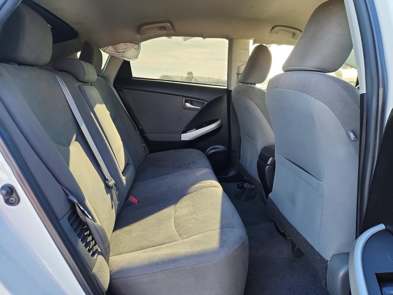 2015 Toyota Prius Plug-in Hybrid White vin: JTDKN3DP0F3067210