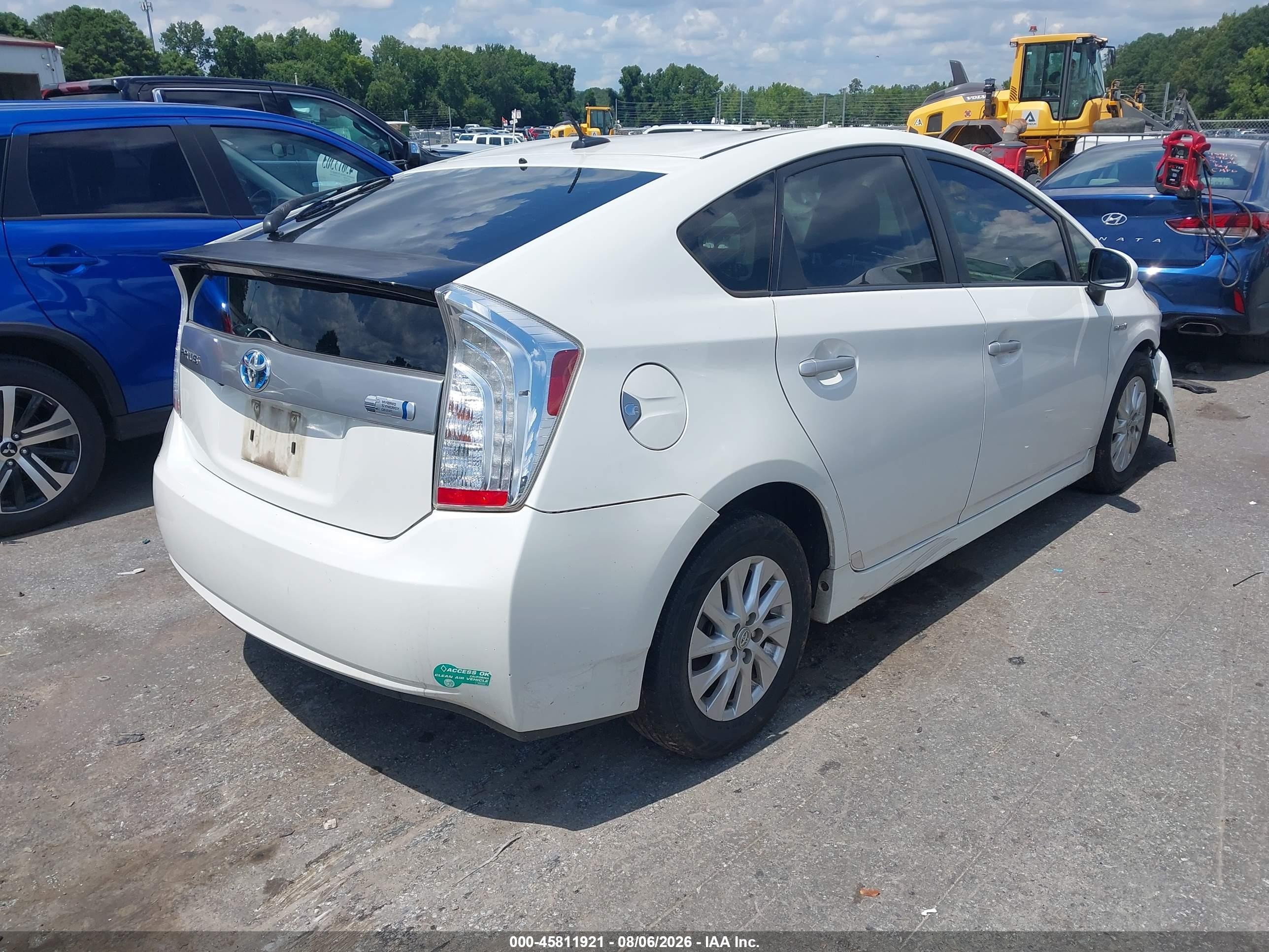 2015 Toyota Prius Plug-in   White vin: JTDKN3DP0F3067885