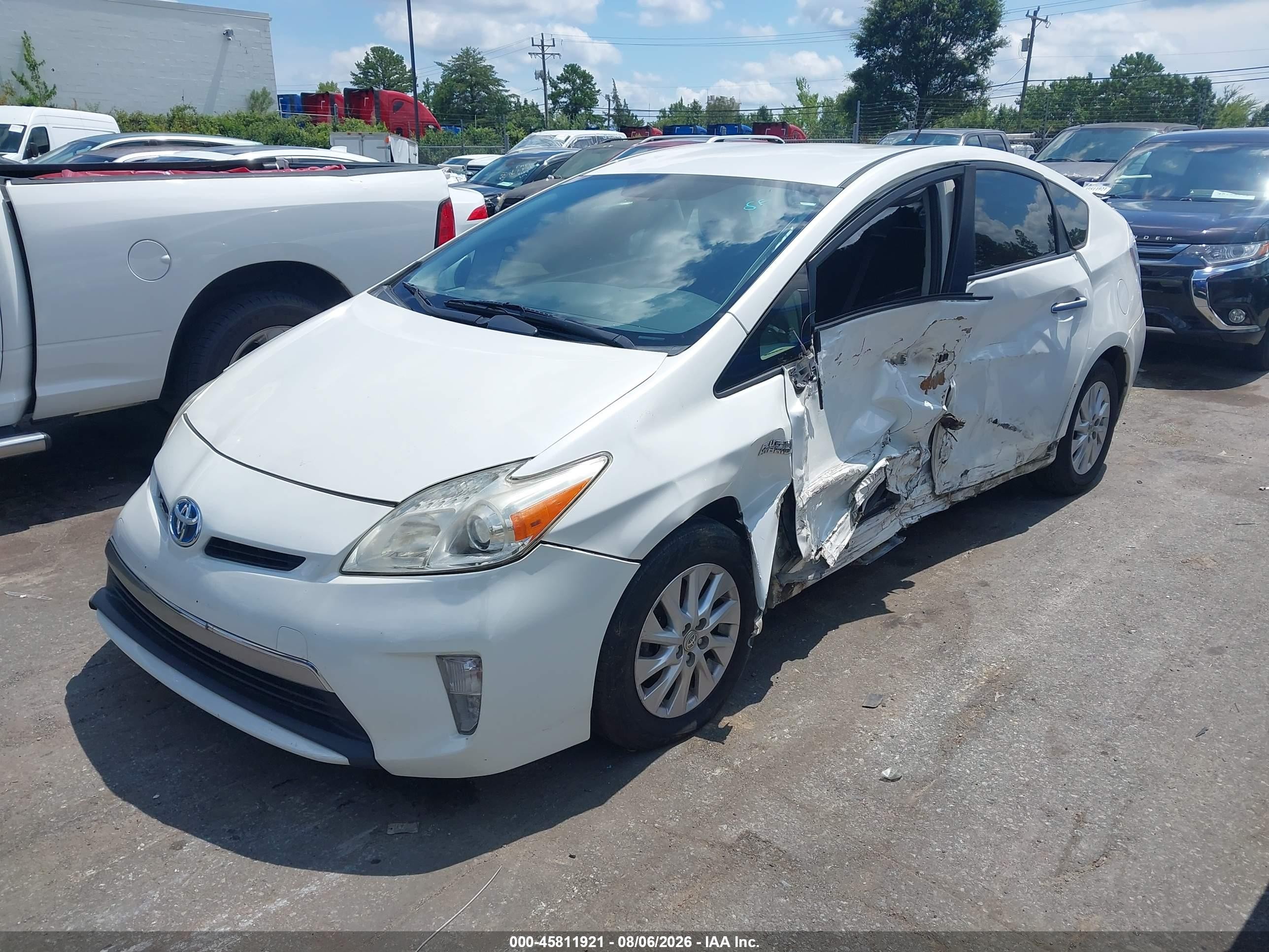 2015 Toyota Prius Plug-in   White vin: JTDKN3DP0F3067885