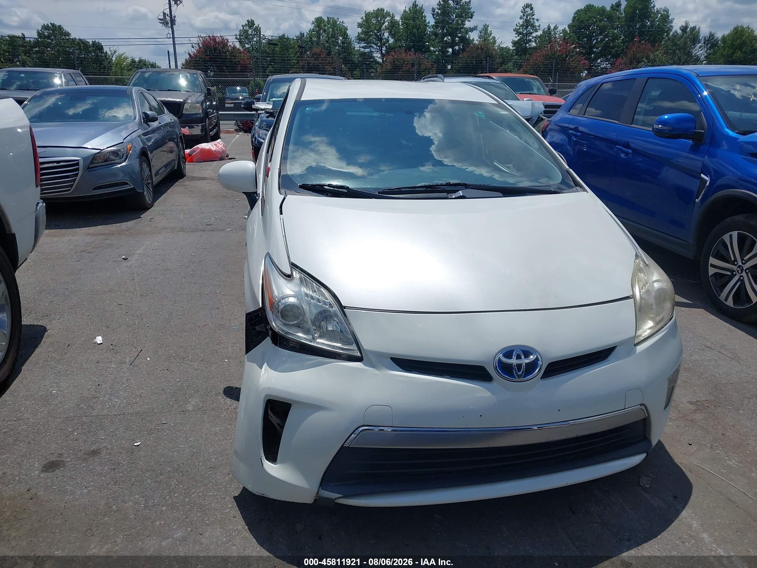 2015 Toyota Prius Plug-in   White vin: JTDKN3DP0F3067885