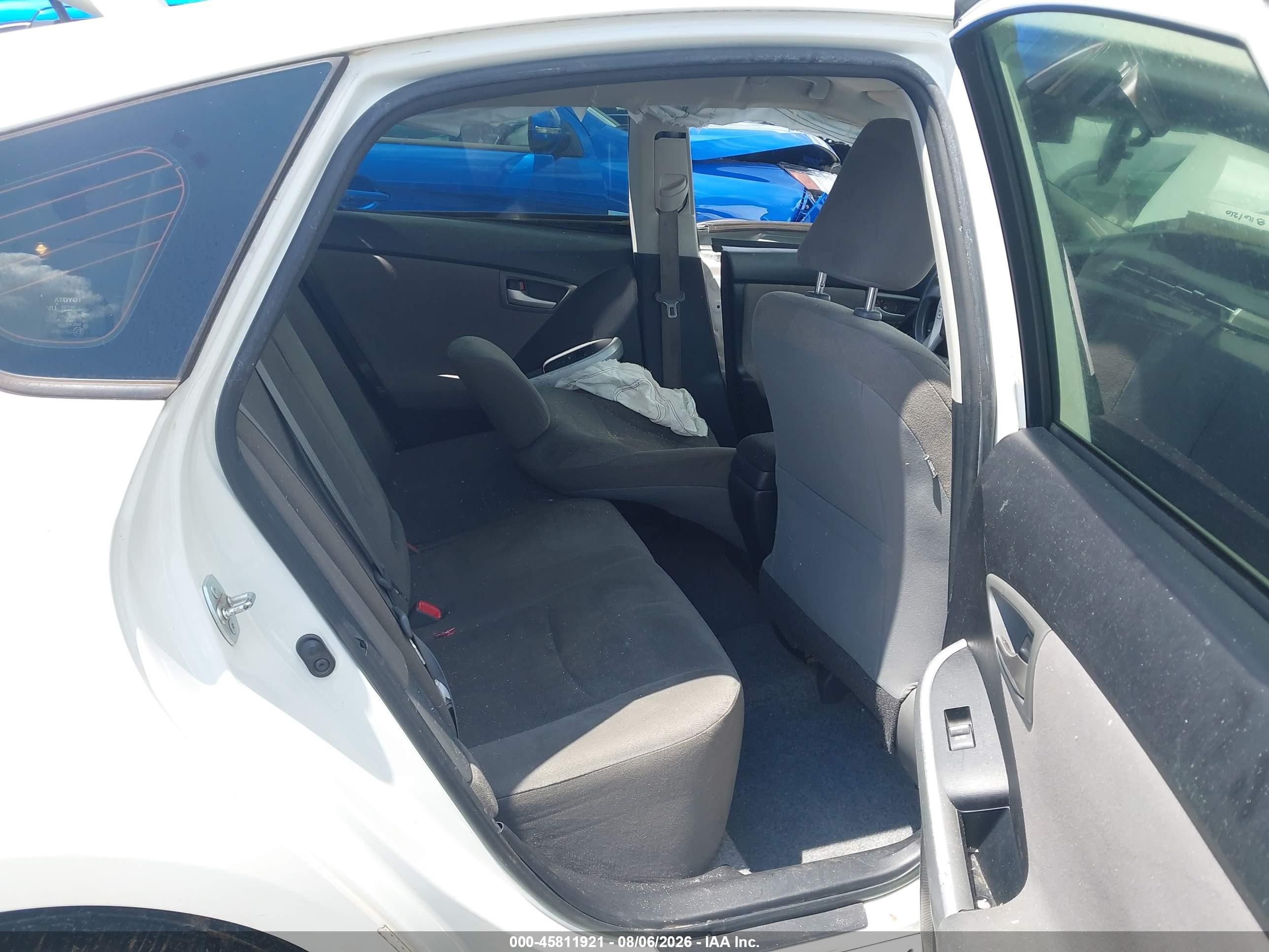 2015 Toyota Prius Plug-in   White vin: JTDKN3DP0F3067885