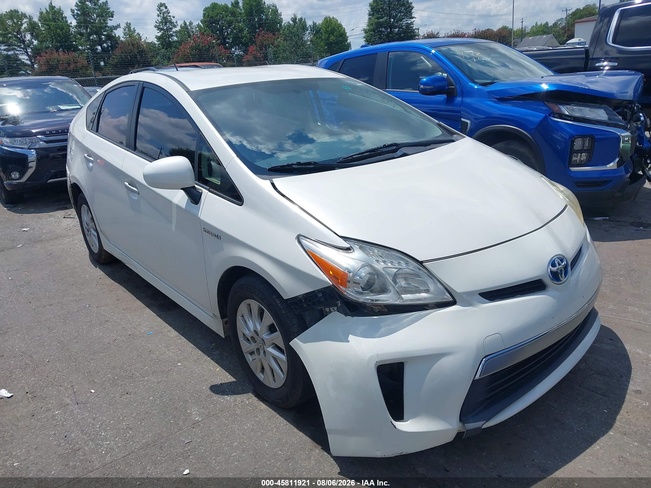 2015 Toyota Prius Plug-in   White vin: JTDKN3DP0F3067885