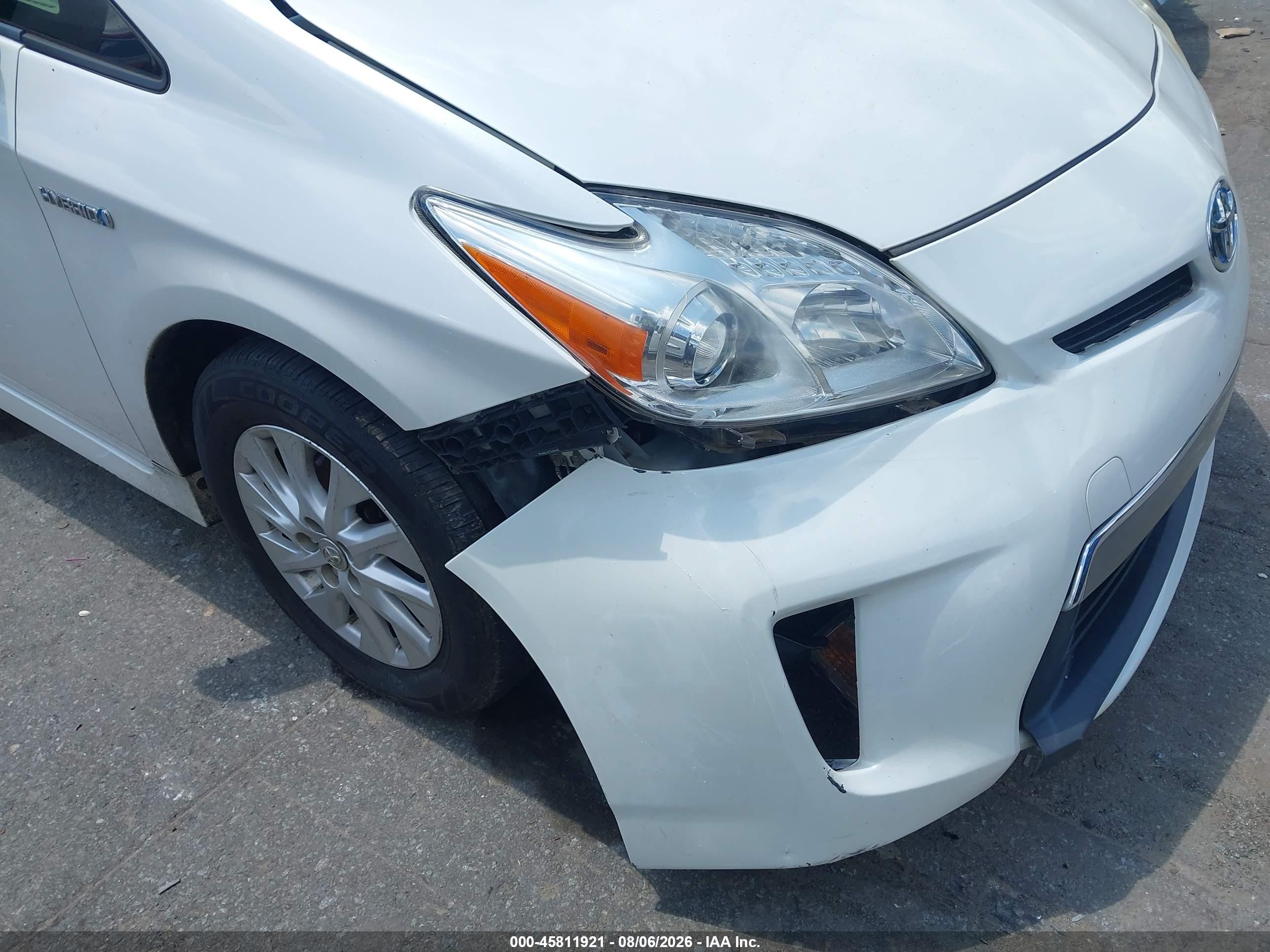 2015 Toyota Prius Plug-in   White vin: JTDKN3DP0F3067885