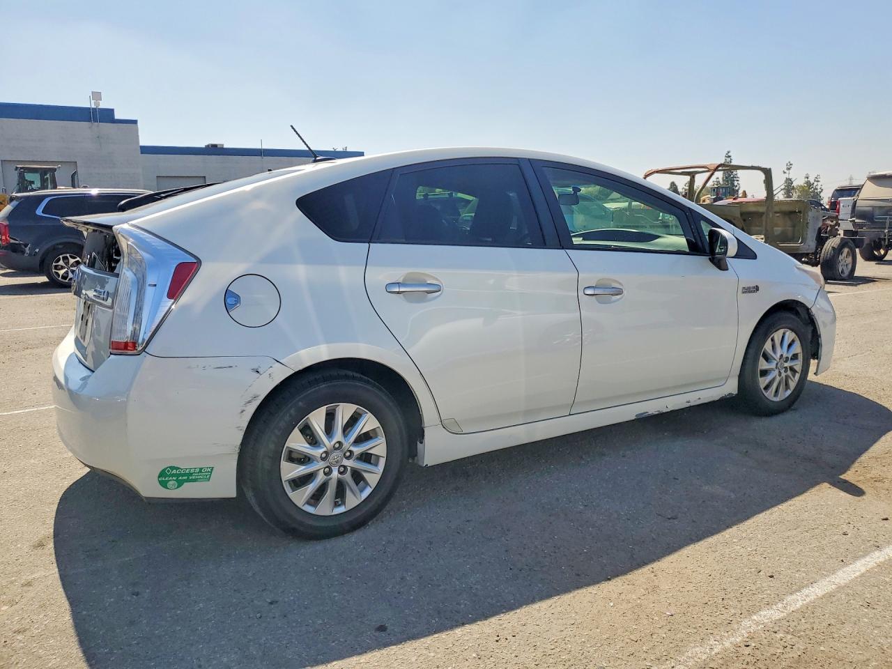 2015 Toyota Prius Plug-in Hybrid Base White vin: JTDKN3DP0F3069698