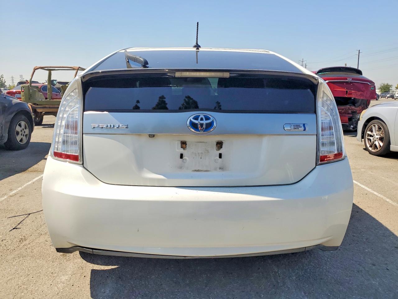 2015 Toyota Prius Plug-in Hybrid Base White vin: JTDKN3DP0F3069698