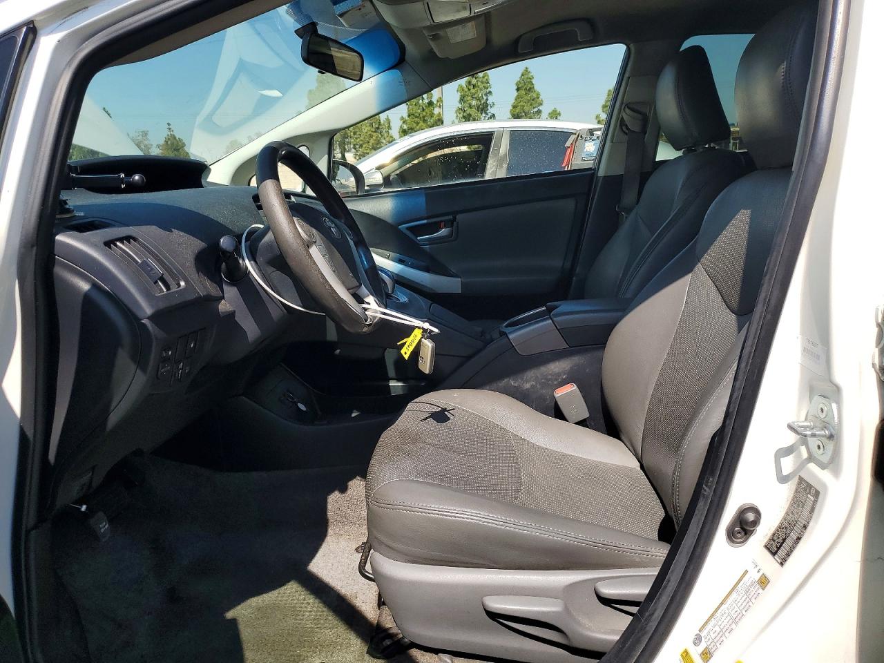 2015 Toyota Prius Plug-in Hybrid Base White vin: JTDKN3DP0F3069698