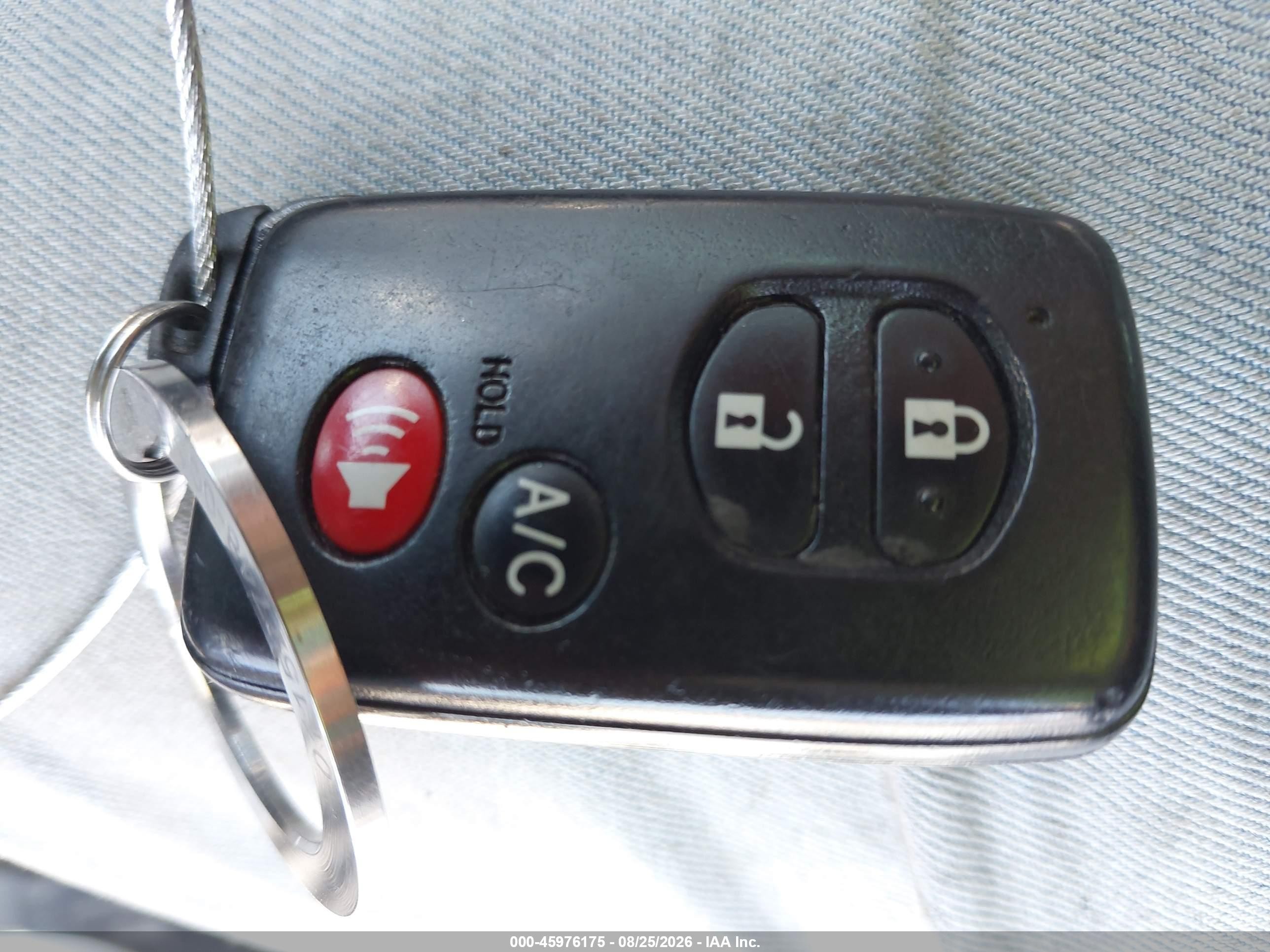 2012 Toyota Prius Plug-in   Silver vin: JTDKN3DP1C3023003