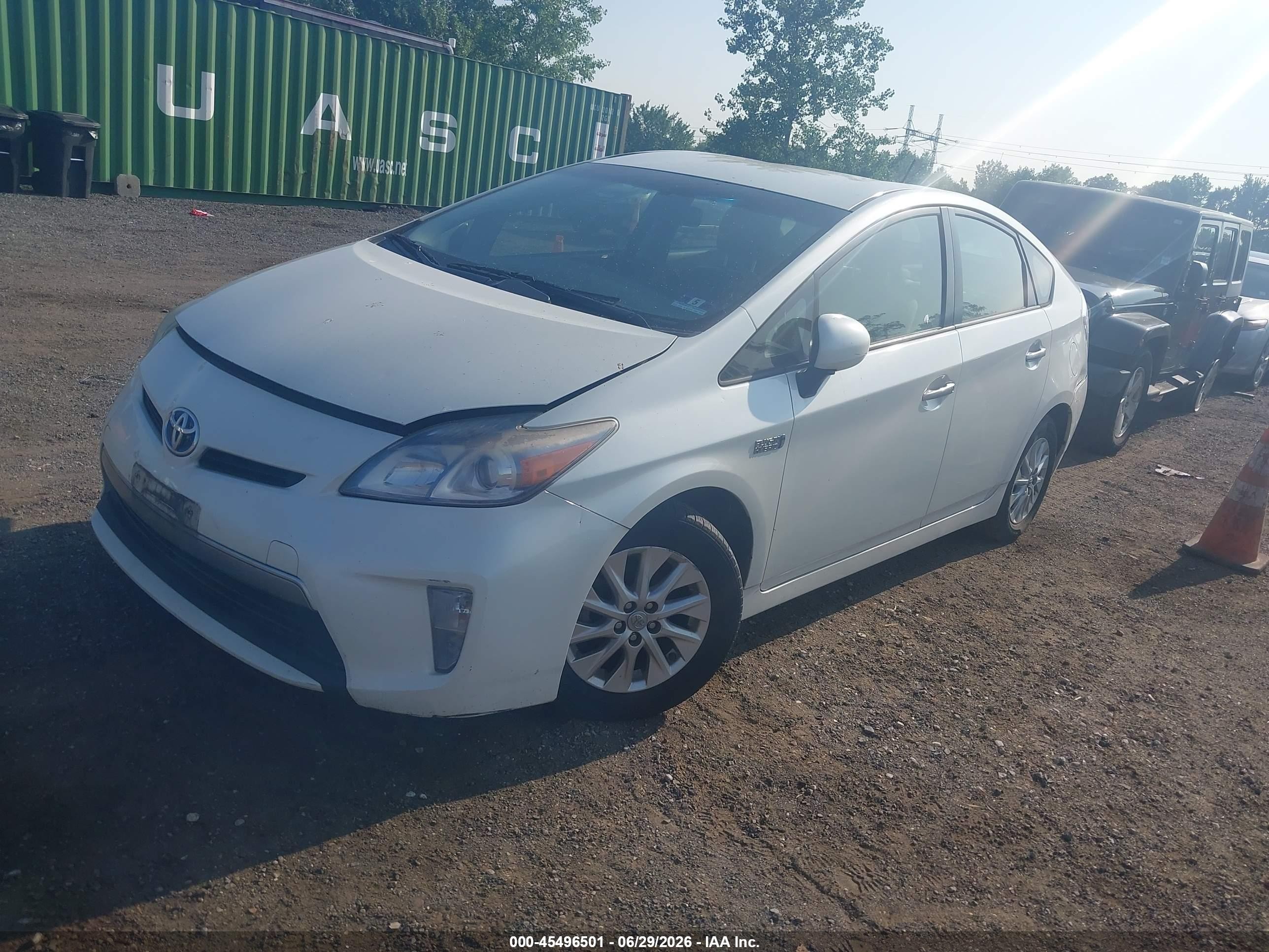 2013 Toyota Prius Plug-in   White vin: JTDKN3DP1D3037713