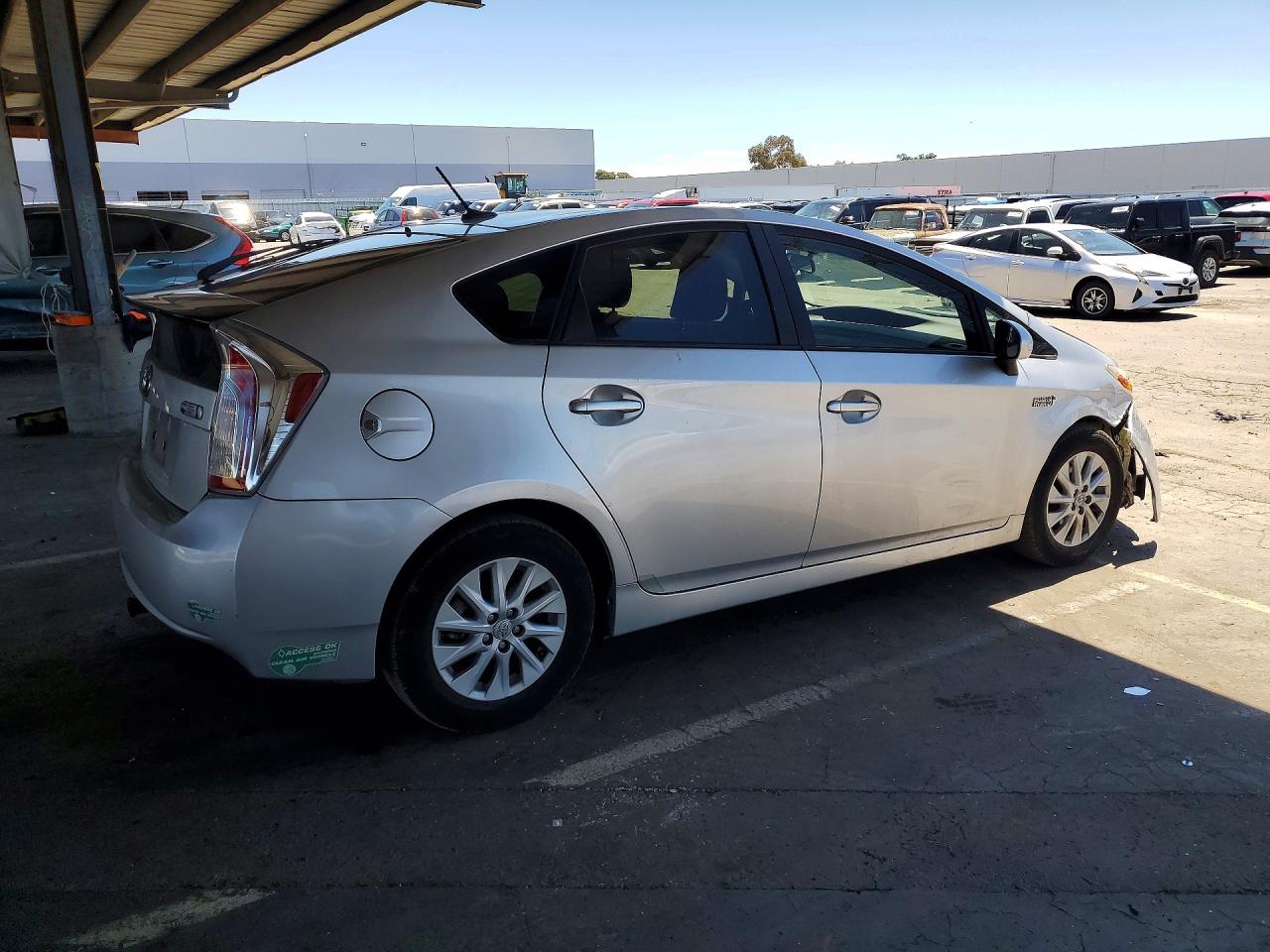2013 Toyota Prius Plug-in Hybrid Base Silver vin: JTDKN3DP1D3041664