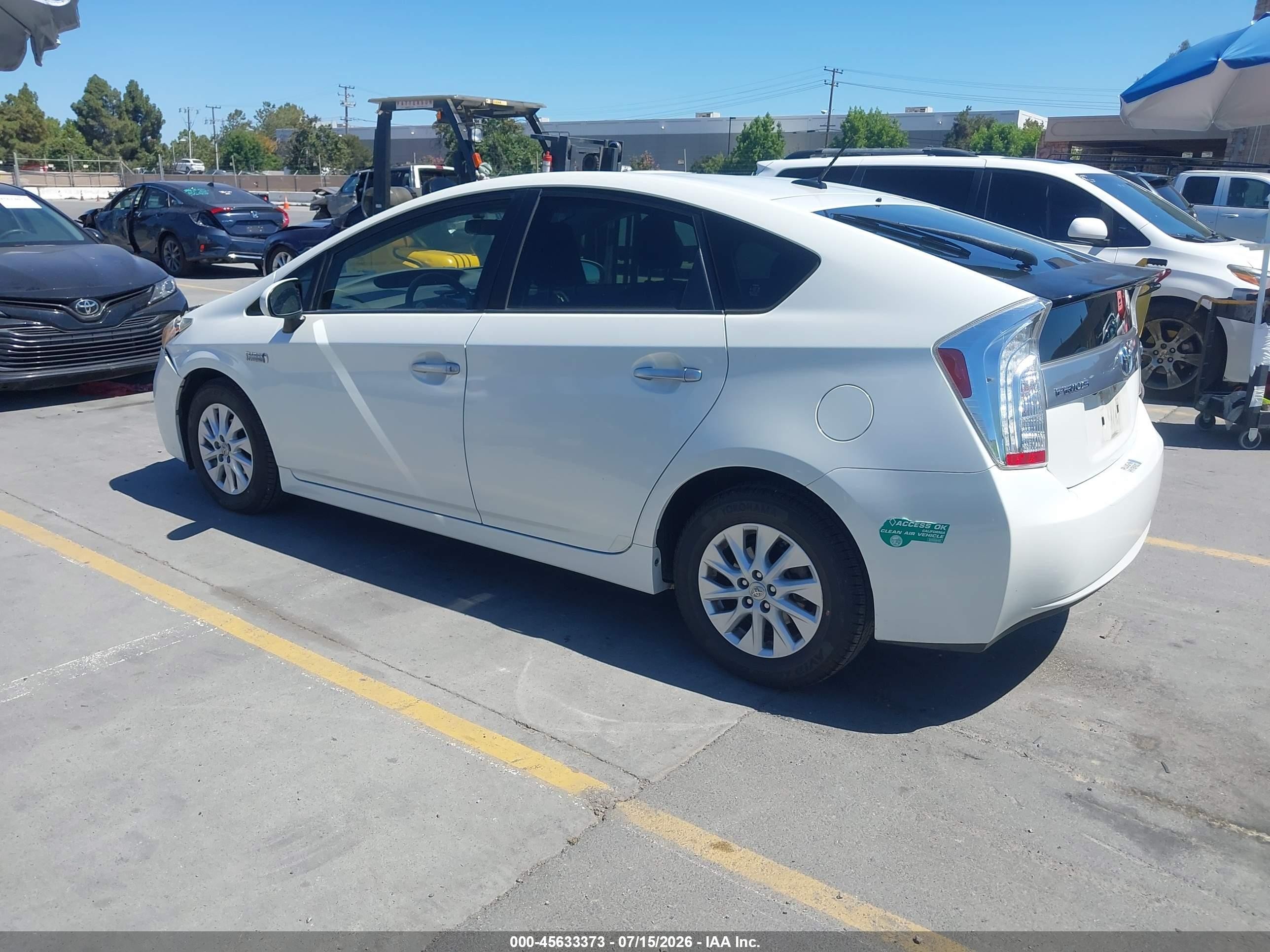 2013 Toyota Prius Plug-in   White vin: JTDKN3DP1D3042409