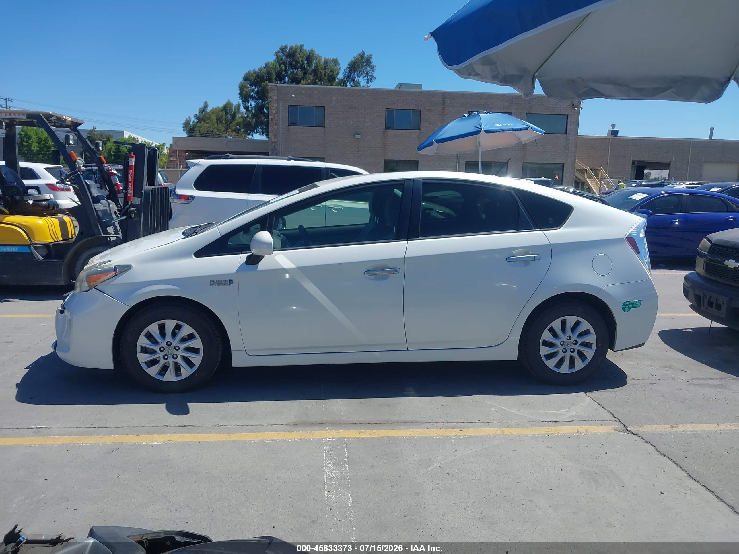 2013 Toyota Prius Plug-in   White vin: JTDKN3DP1D3042409