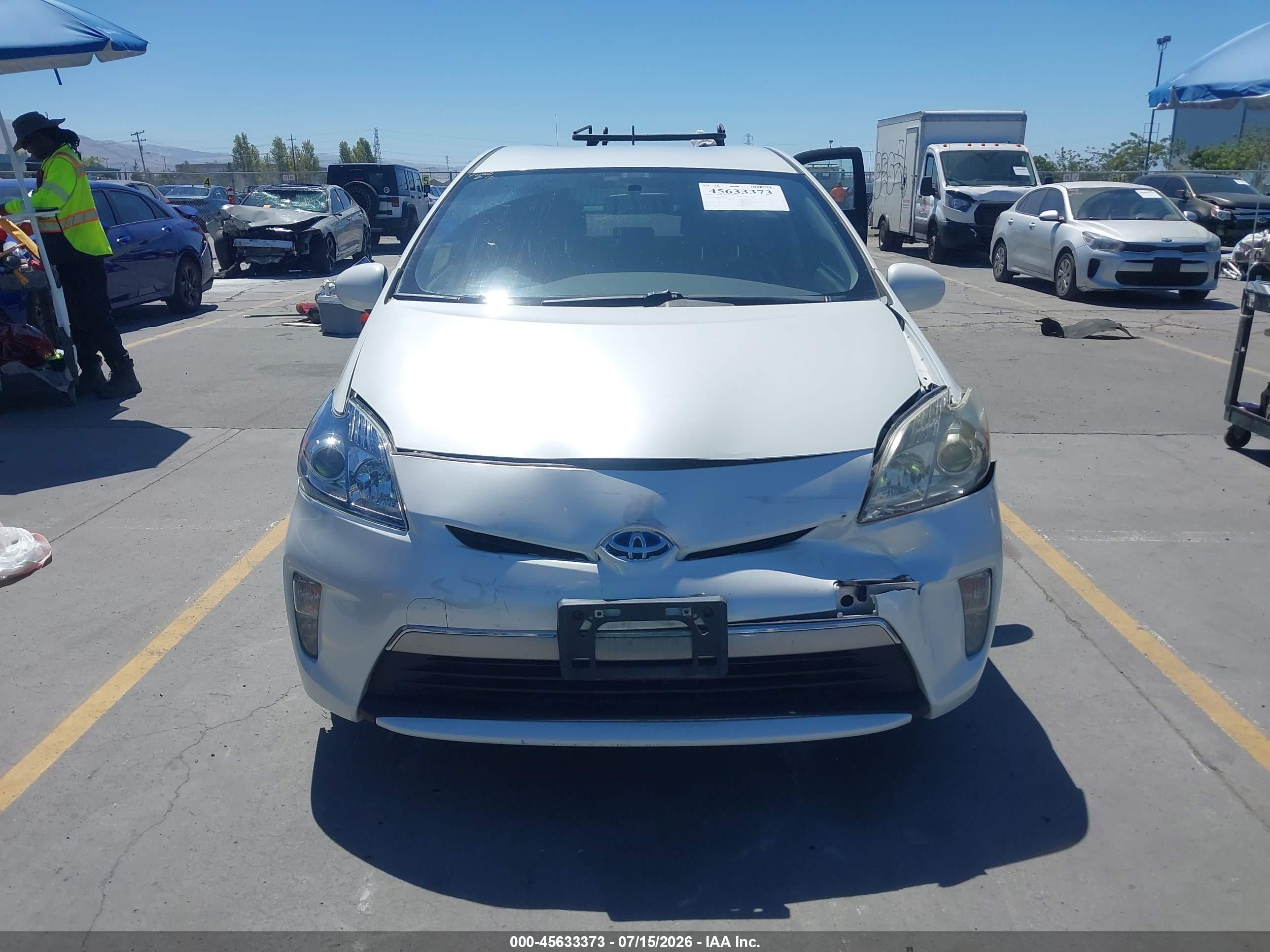 2013 Toyota Prius Plug-in   White vin: JTDKN3DP1D3042409