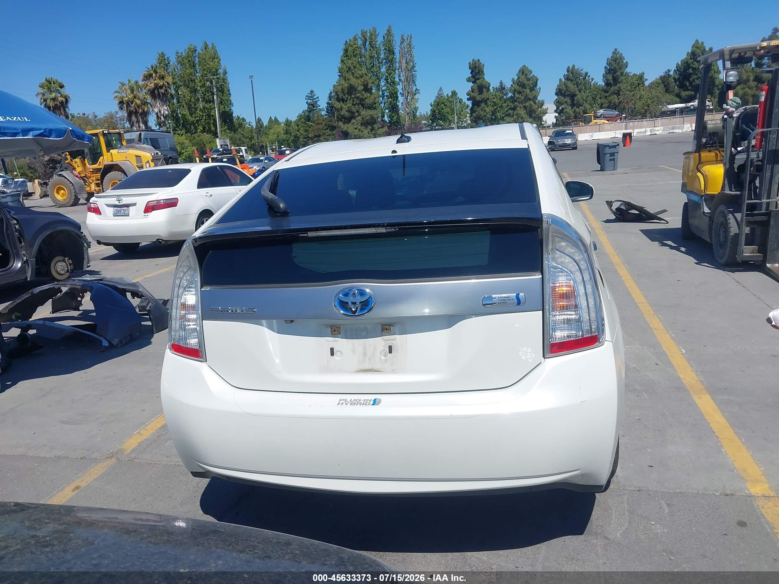2013 Toyota Prius Plug-in   White vin: JTDKN3DP1D3042409