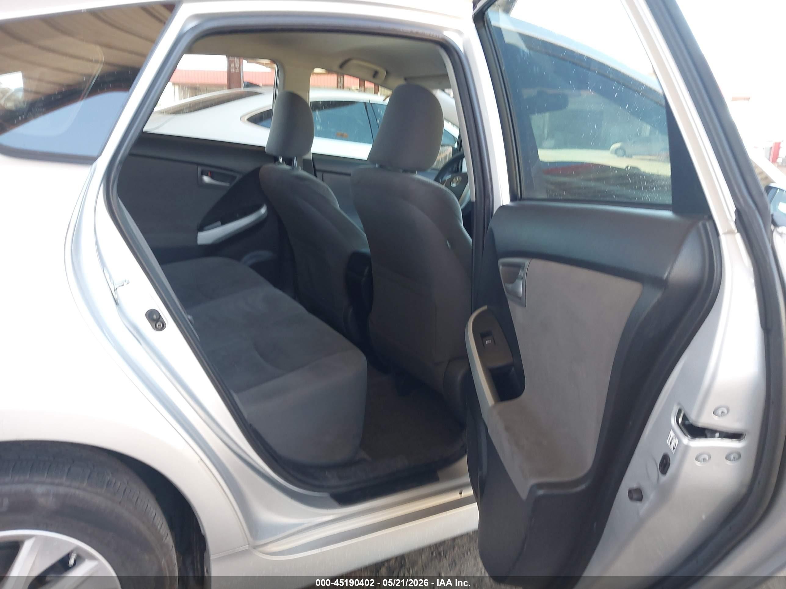 2013 Toyota Prius Plug-in   Silver vin: JTDKN3DP1D3043513