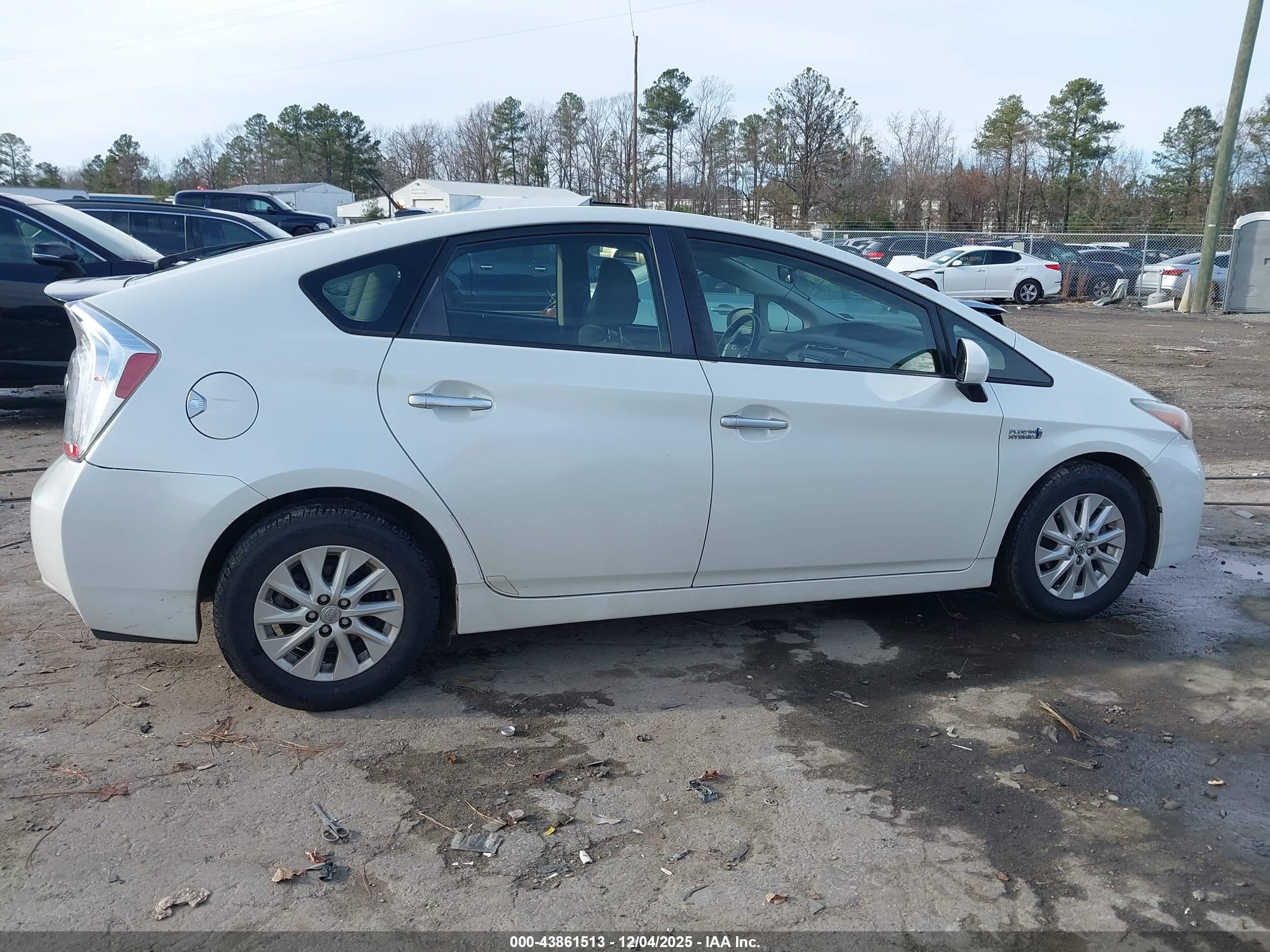 2014 Toyota Prius Plug-in   Белый vin: JTDKN3DP1E3049362