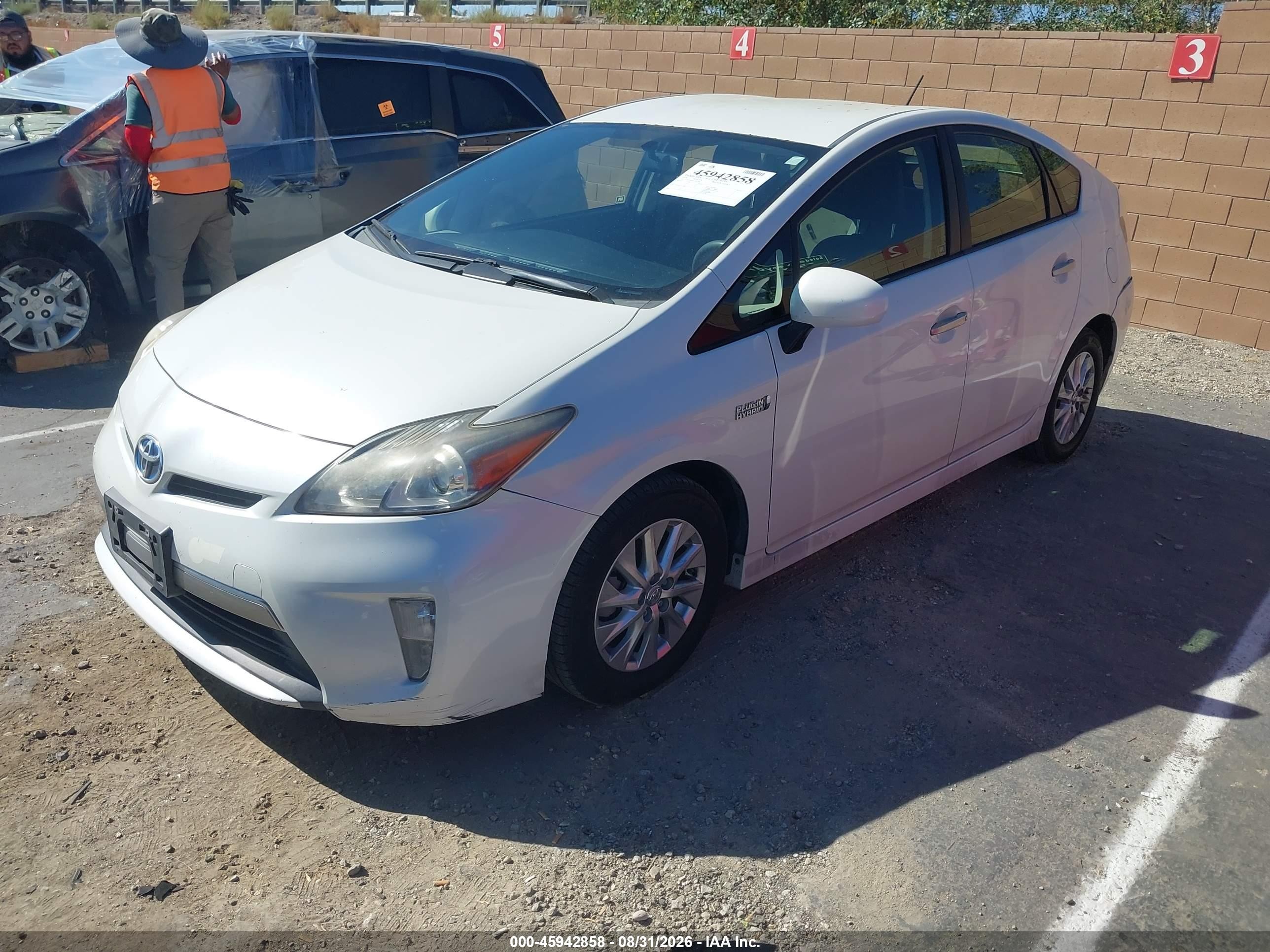 2014 Toyota Prius Plug-in   White vin: JTDKN3DP1E3063360