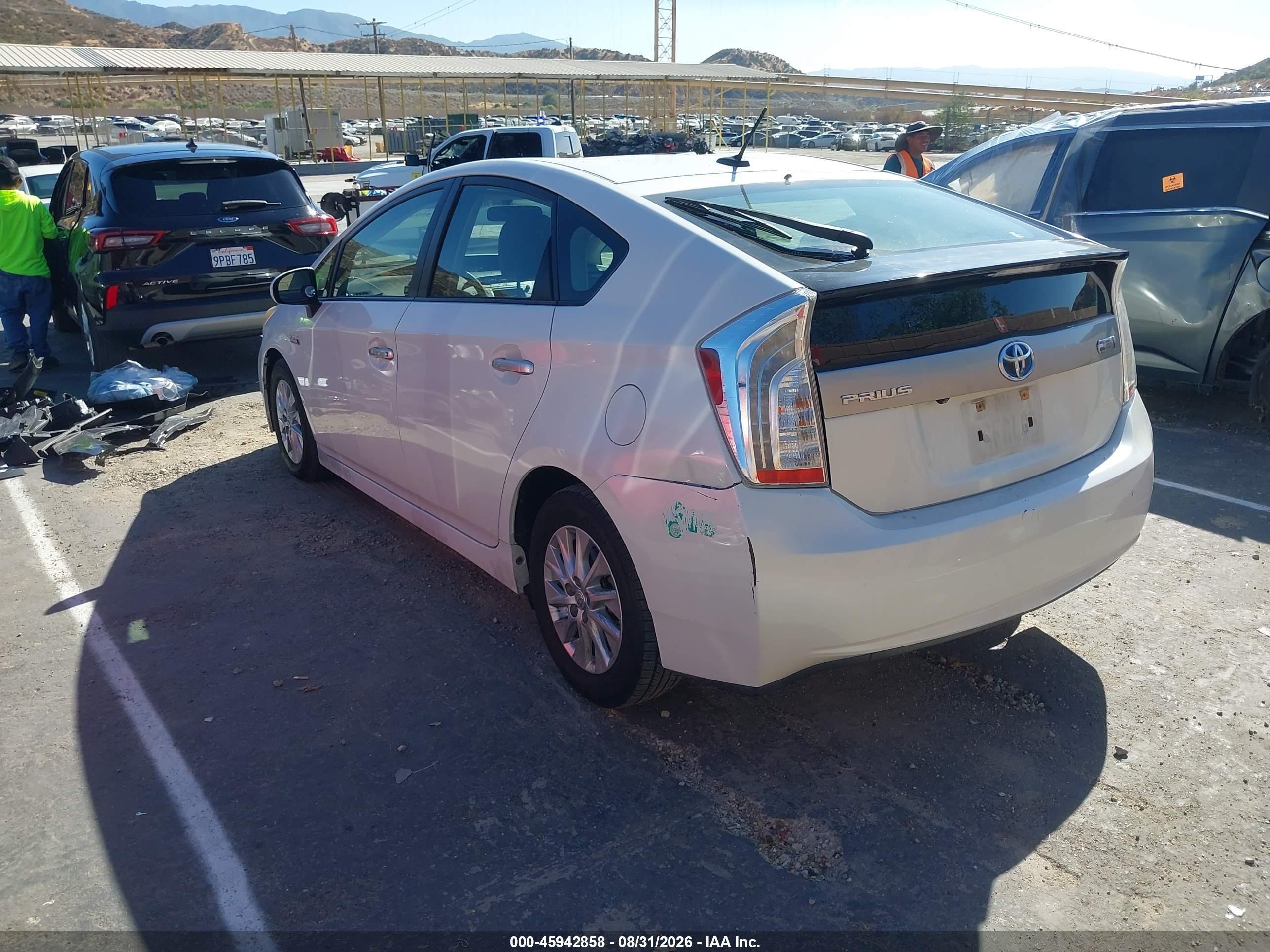2014 Toyota Prius Plug-in   White vin: JTDKN3DP1E3063360