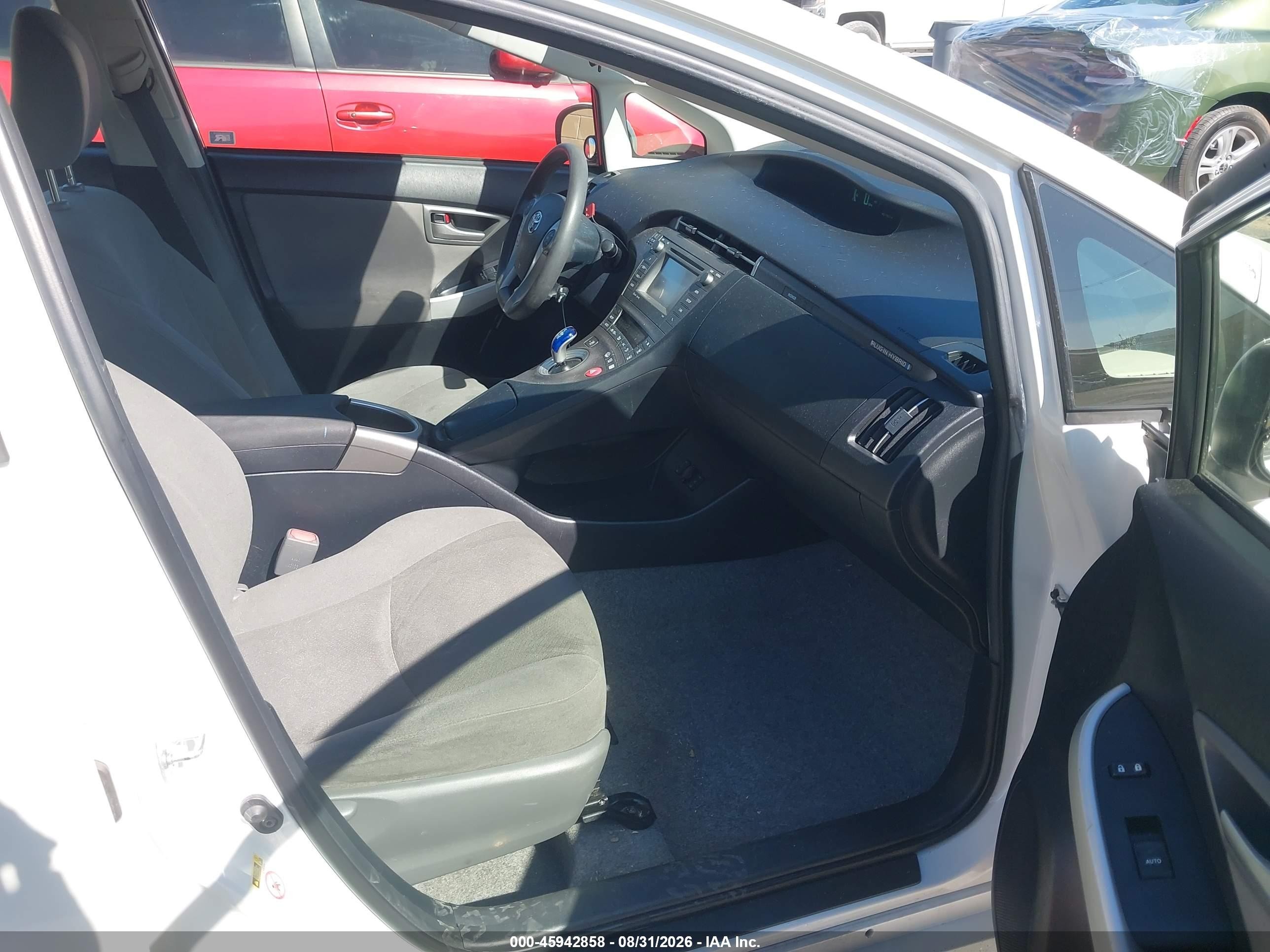 2014 Toyota Prius Plug-in   White vin: JTDKN3DP1E3063360