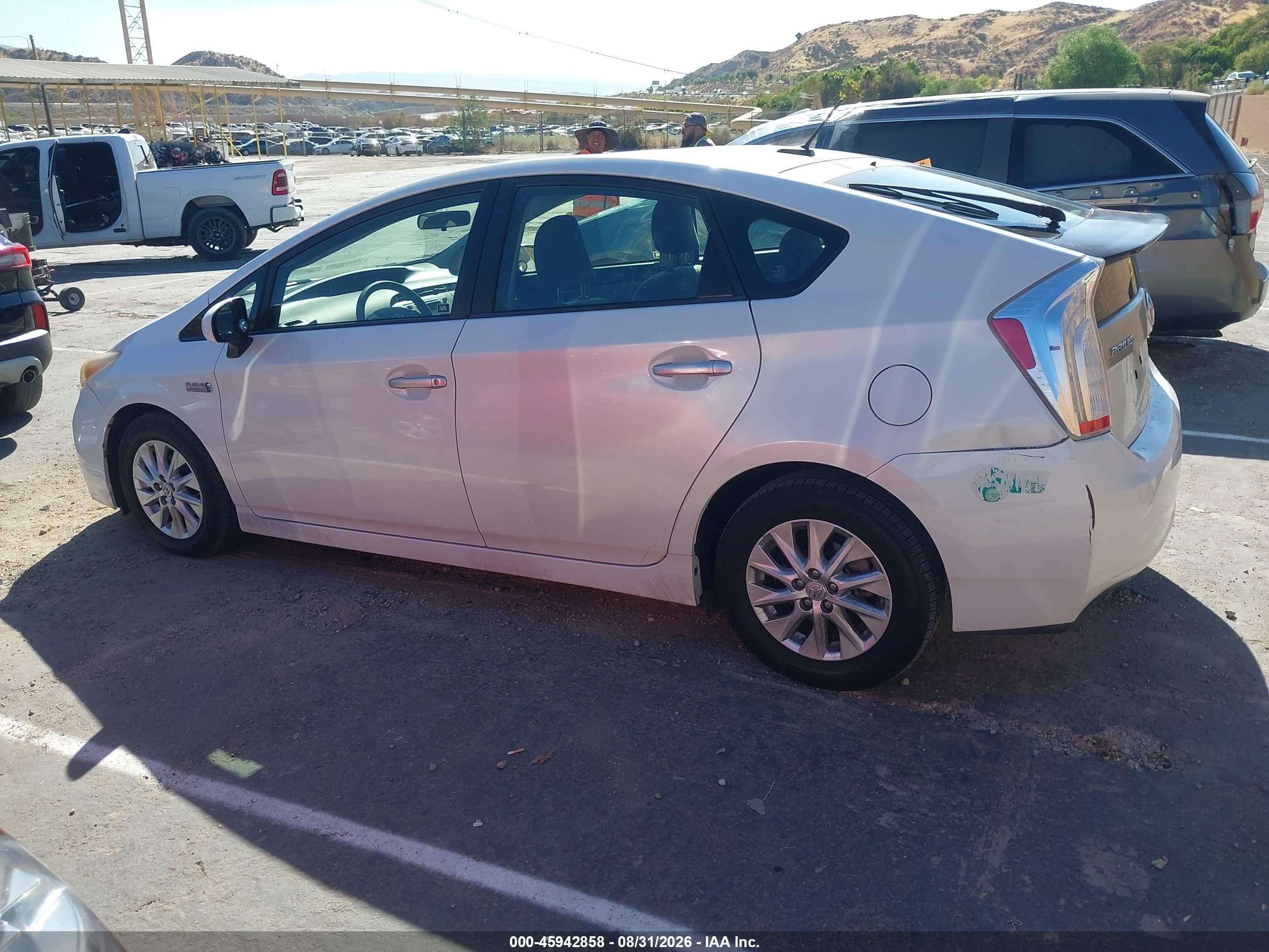 2014 Toyota Prius Plug-in   White vin: JTDKN3DP1E3063360
