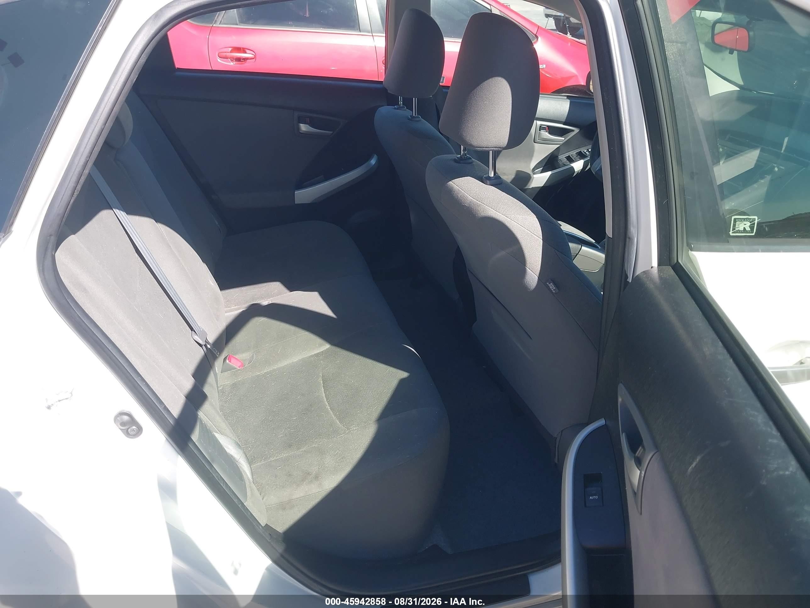 2014 Toyota Prius Plug-in   White vin: JTDKN3DP1E3063360
