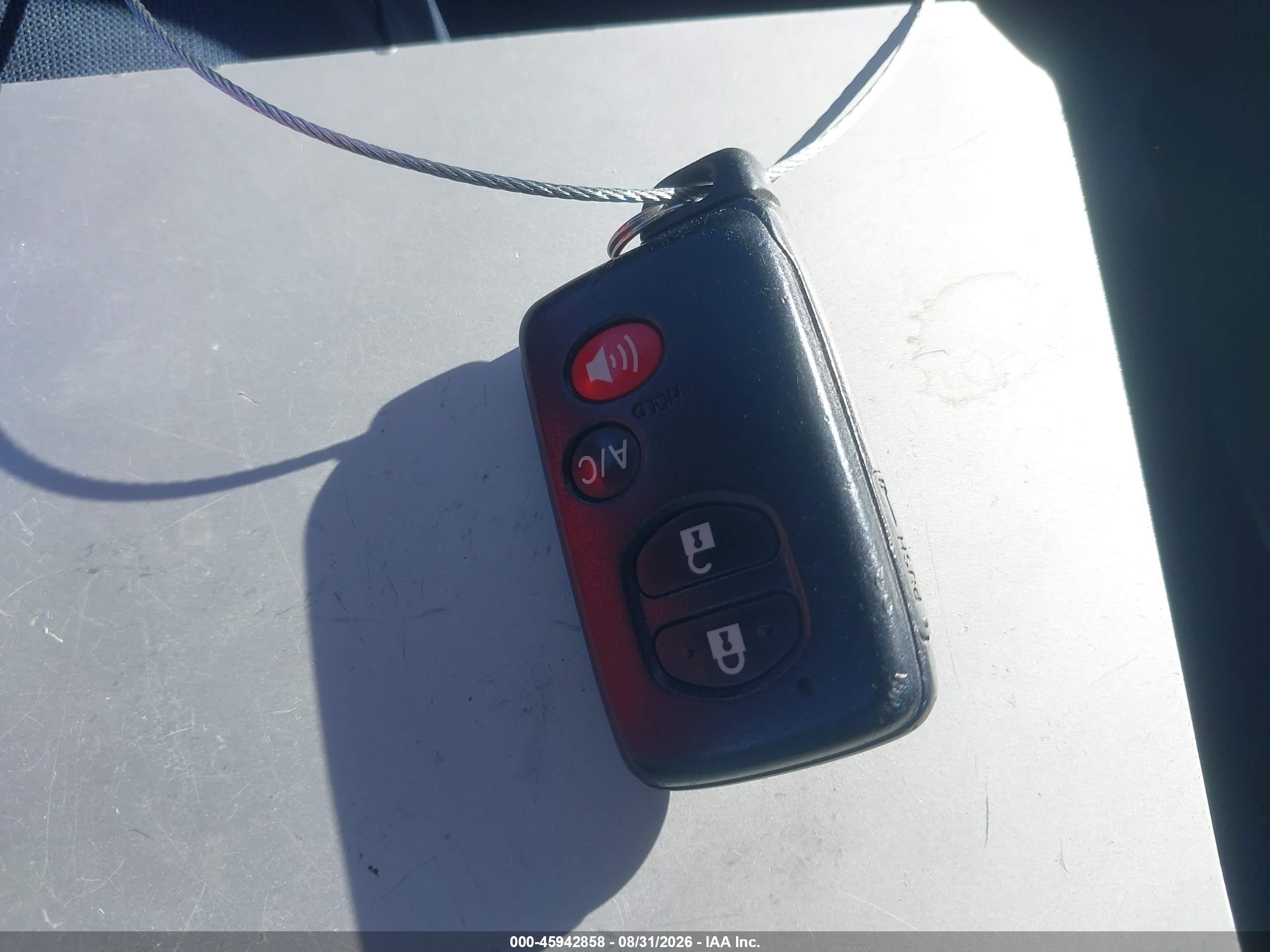 2014 Toyota Prius Plug-in   White vin: JTDKN3DP1E3063360