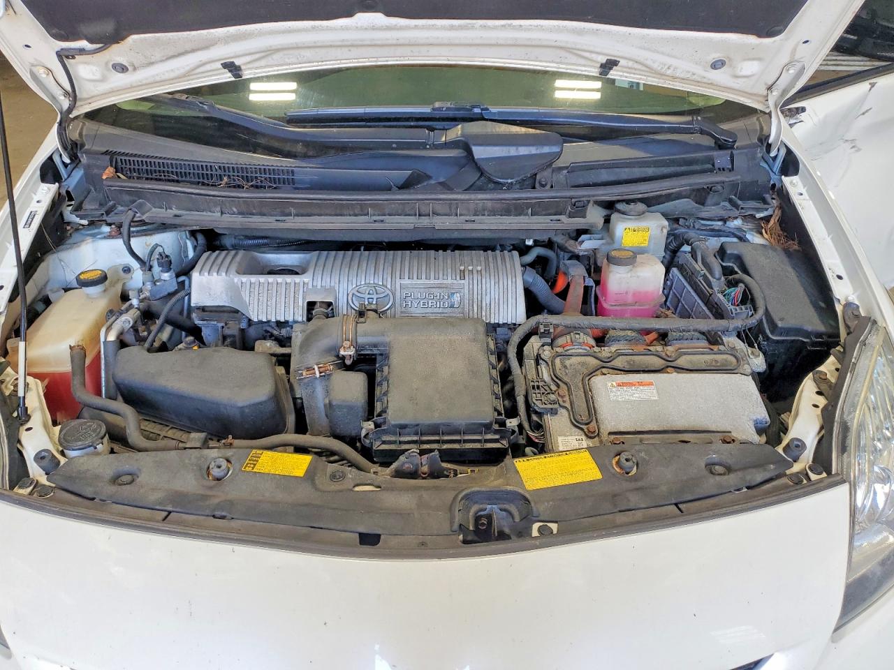2012 Toyota Prius Plug-in Hybrid Base White vin: JTDKN3DP2C3028808