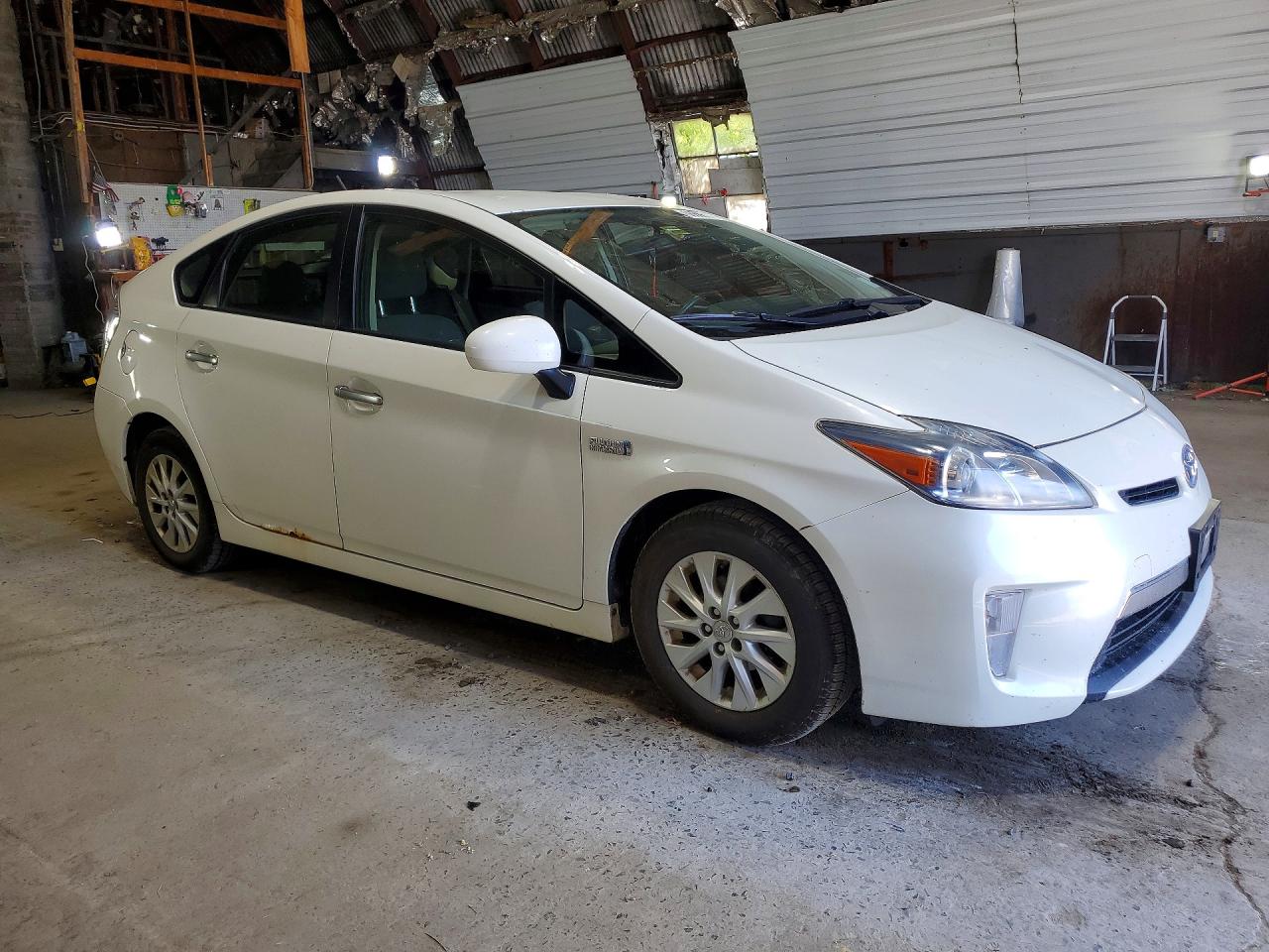 2012 Toyota Prius Plug-in Hybrid Base White vin: JTDKN3DP2C3028808