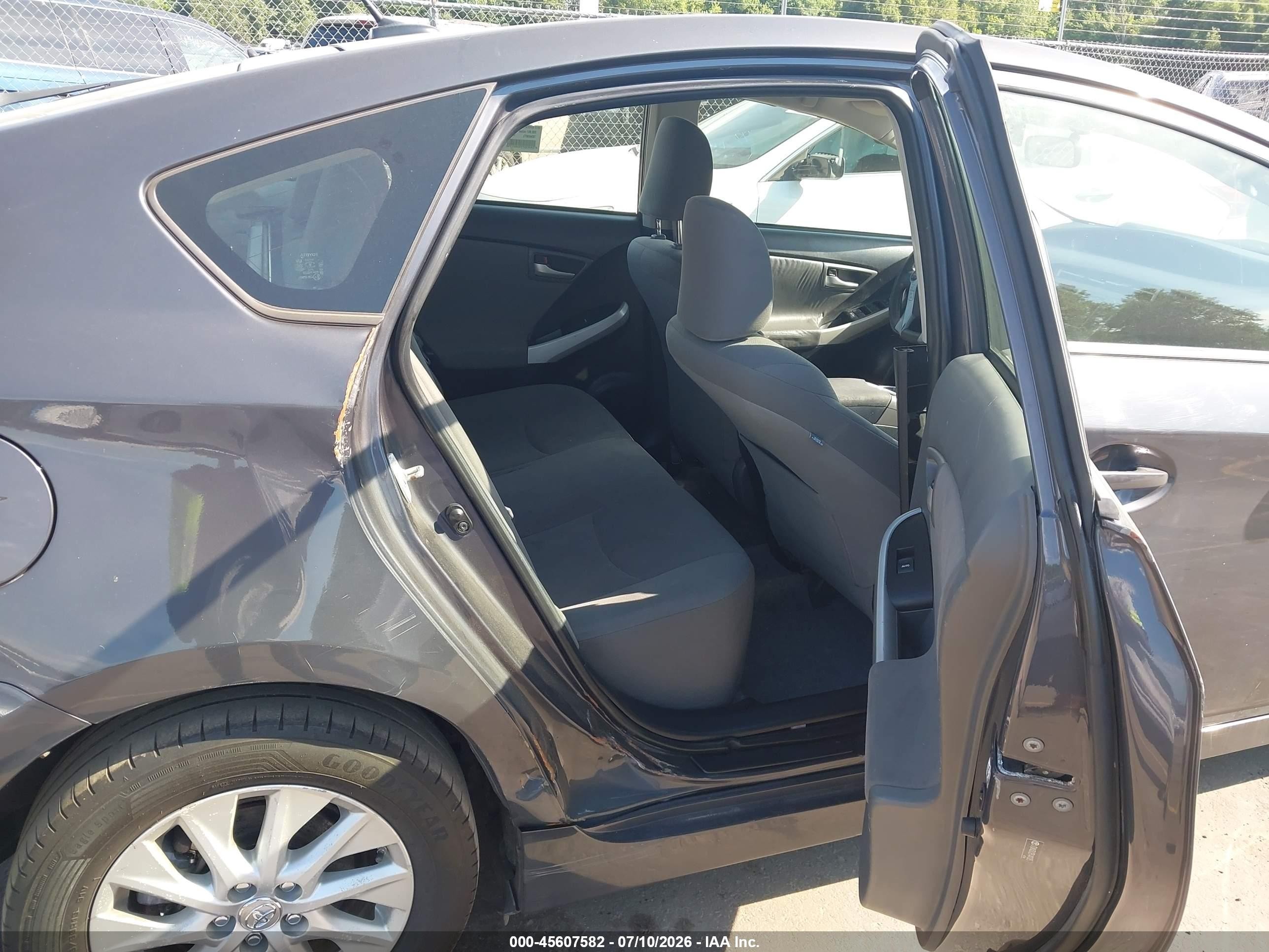 2013 Toyota Prius Plug-in   Серый vin: JTDKN3DP2D3037798
