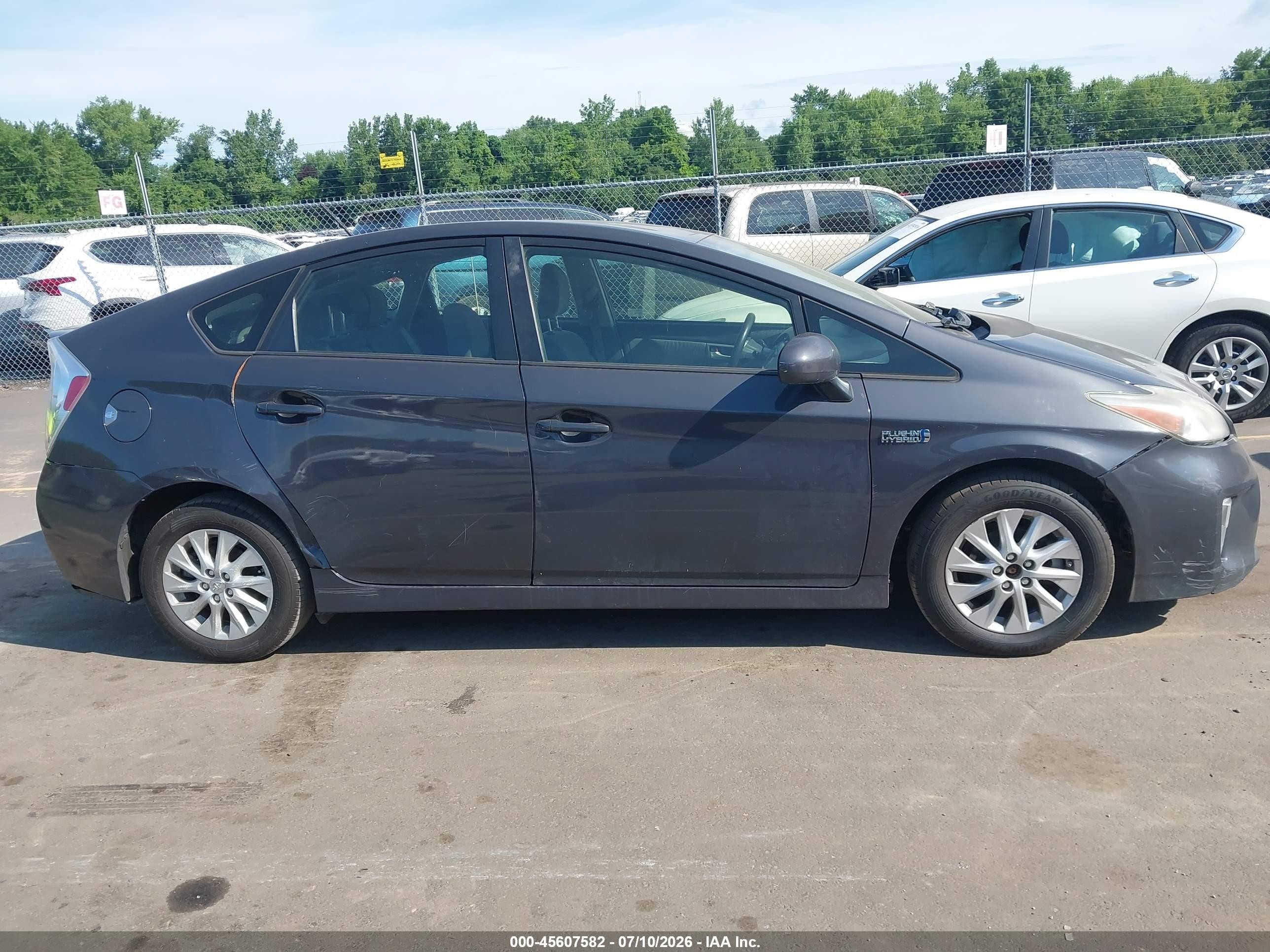 2013 Toyota Prius Plug-in   Серый vin: JTDKN3DP2D3037798