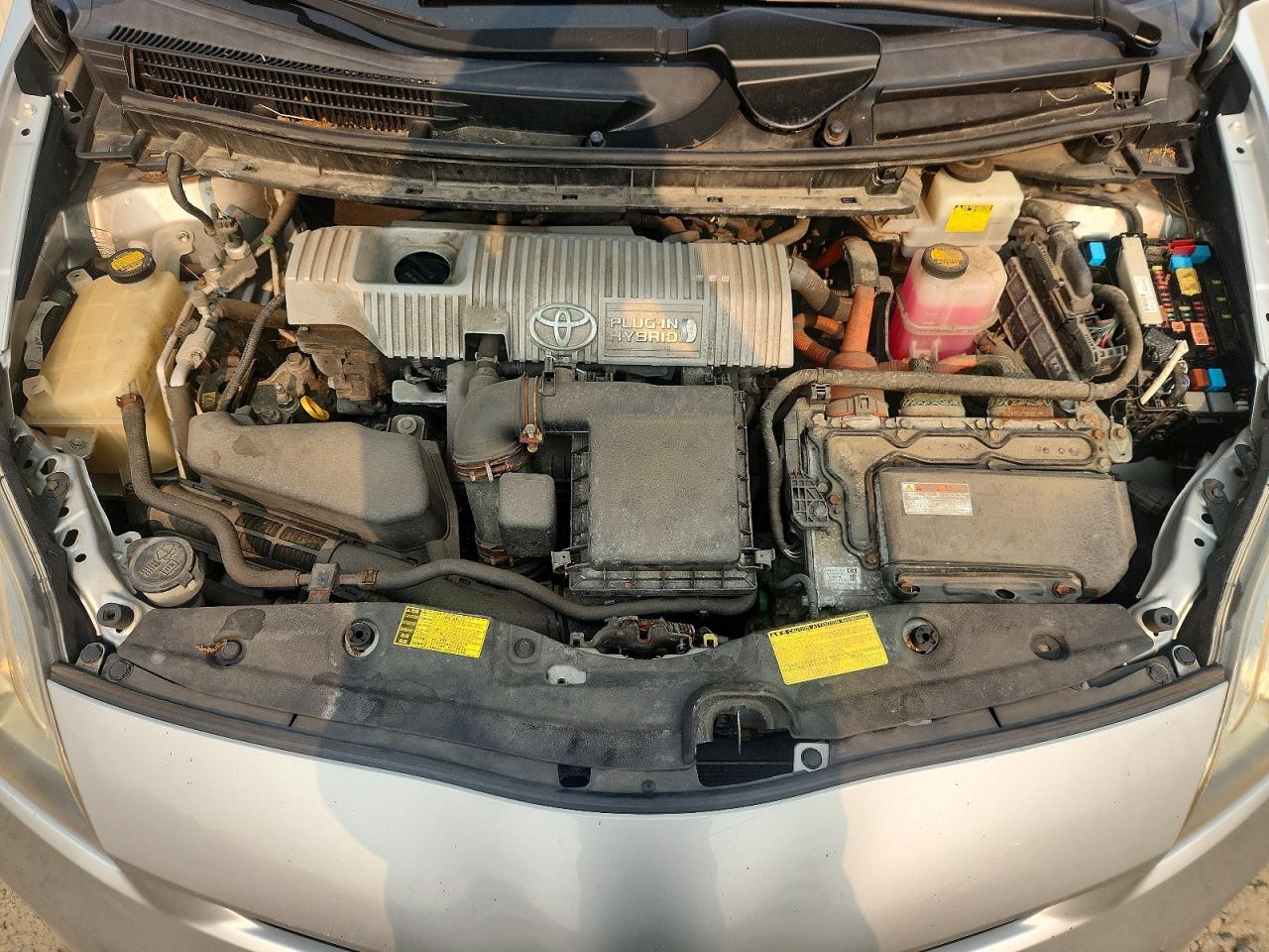 2013 Toyota Prius Plug-in Hybrid Base Серебряный vin: JTDKN3DP2D3038921