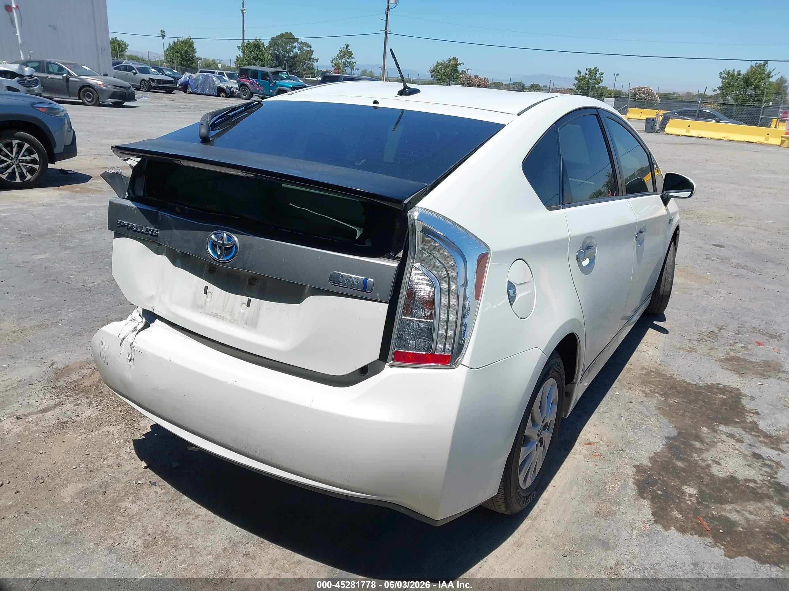 2013 Toyota Prius Plug-in White vin: JTDKN3DP2D3044301