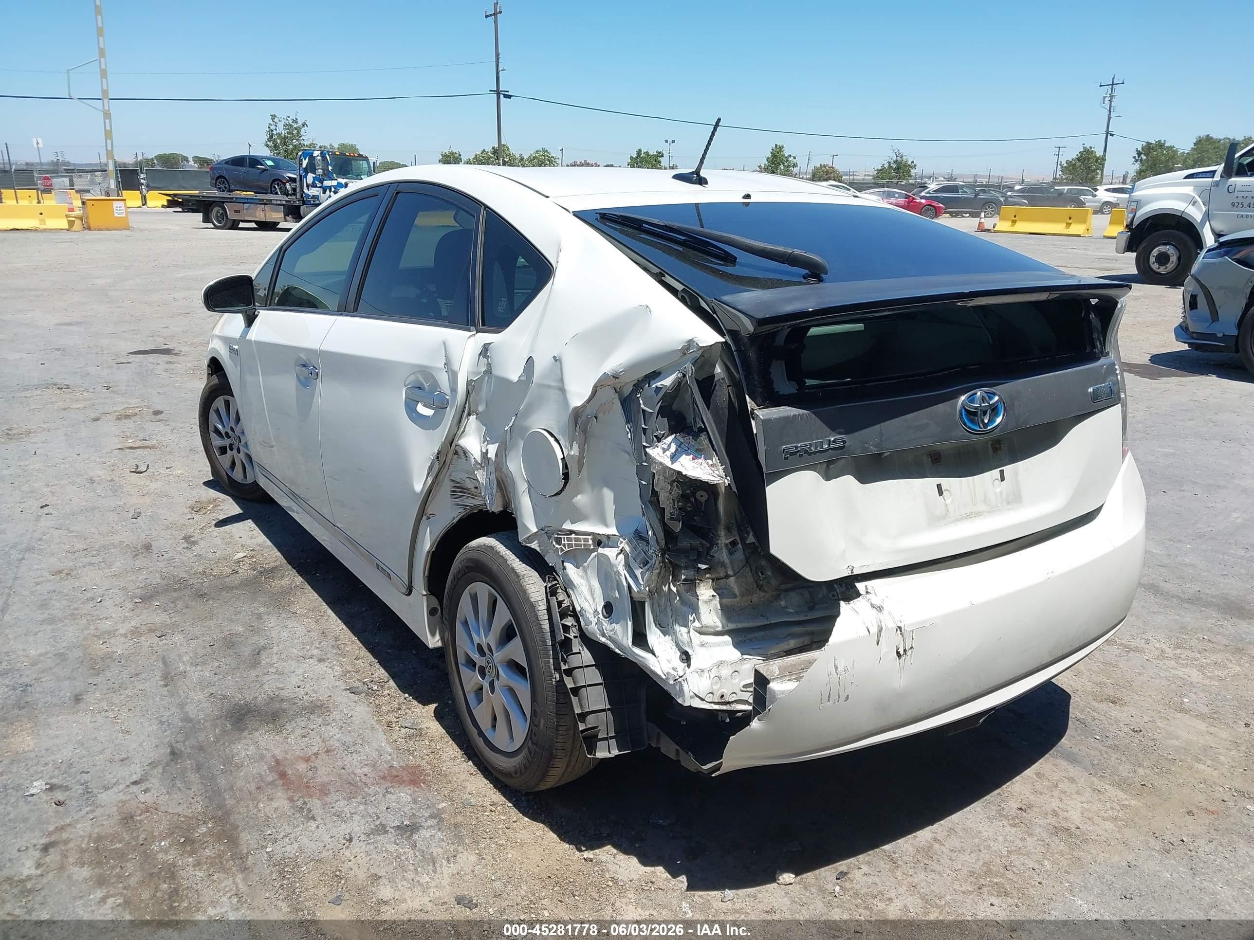 2013 Toyota Prius Plug-in White vin: JTDKN3DP2D3044301
