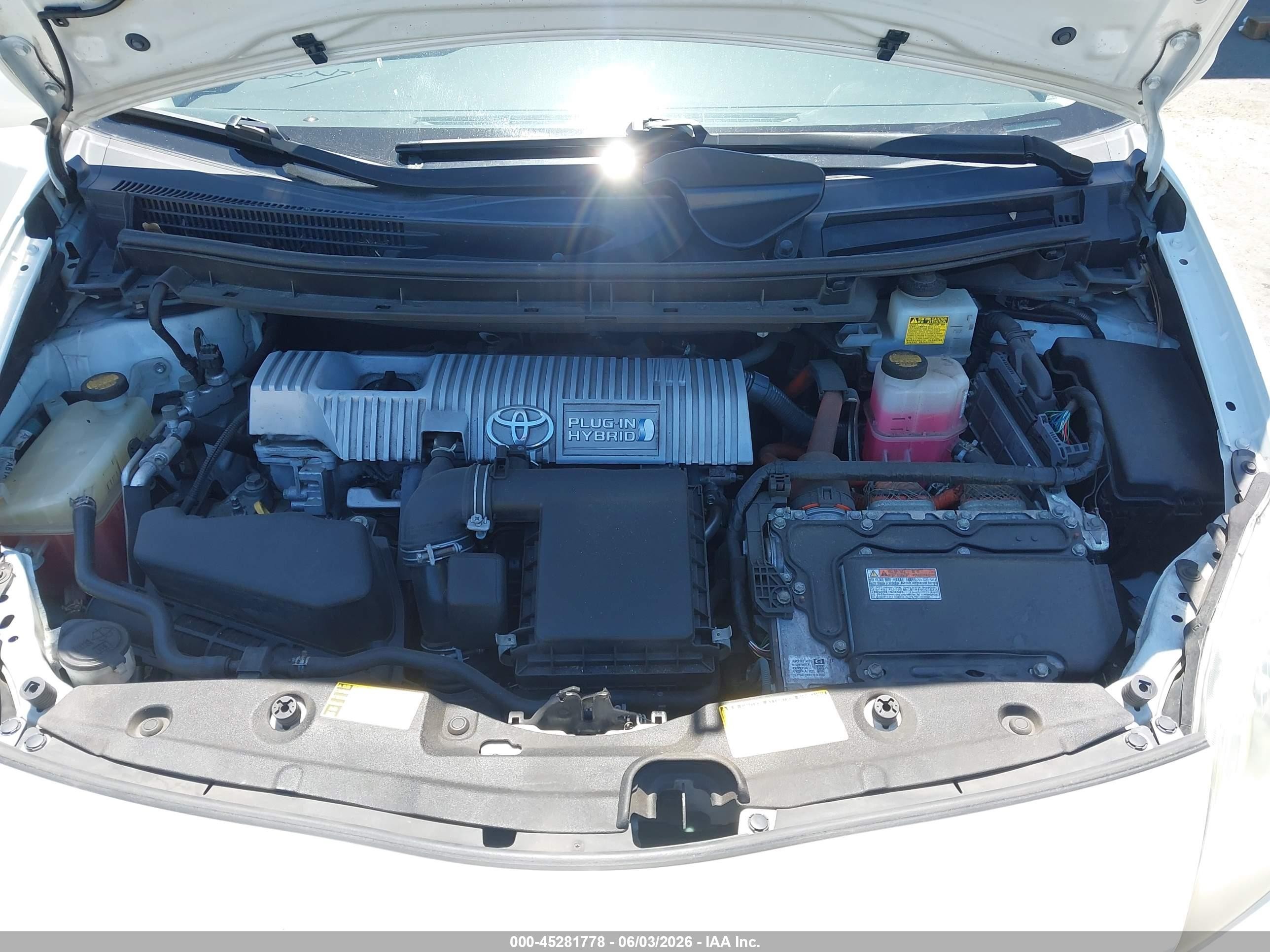 2013 Toyota Prius Plug-in White vin: JTDKN3DP2D3044301