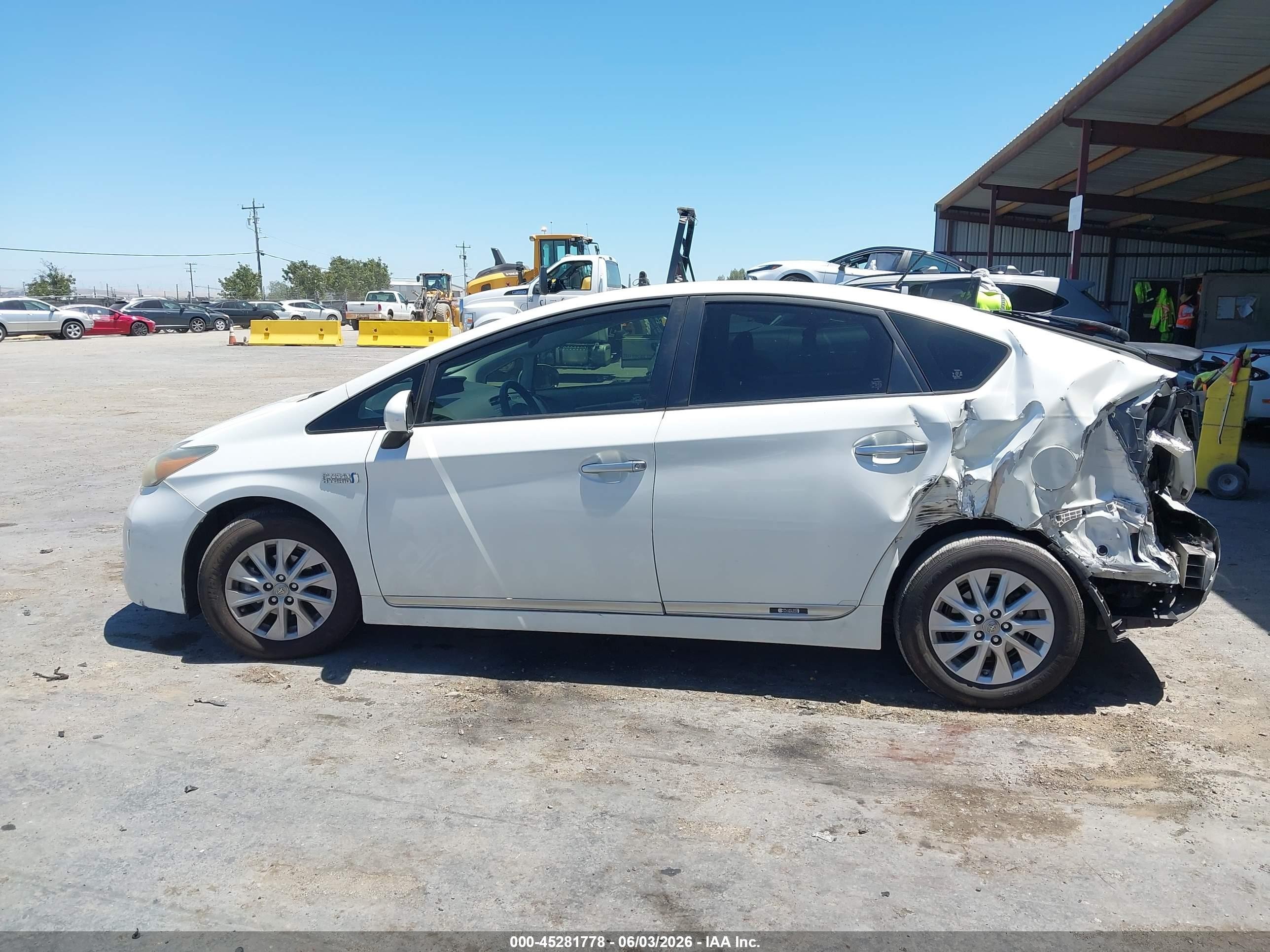 2013 Toyota Prius Plug-in White vin: JTDKN3DP2D3044301