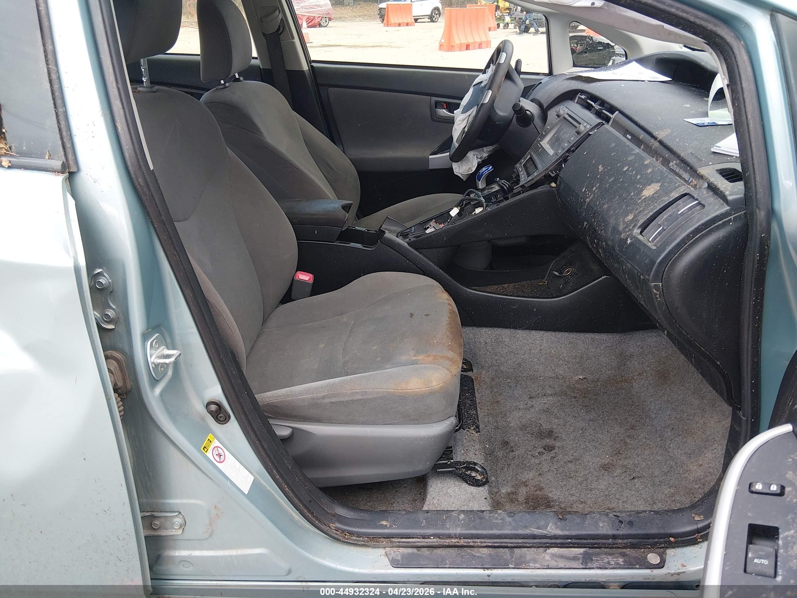 2013 Toyota Prius Plug-in   Blue vin: JTDKN3DP2D3045500