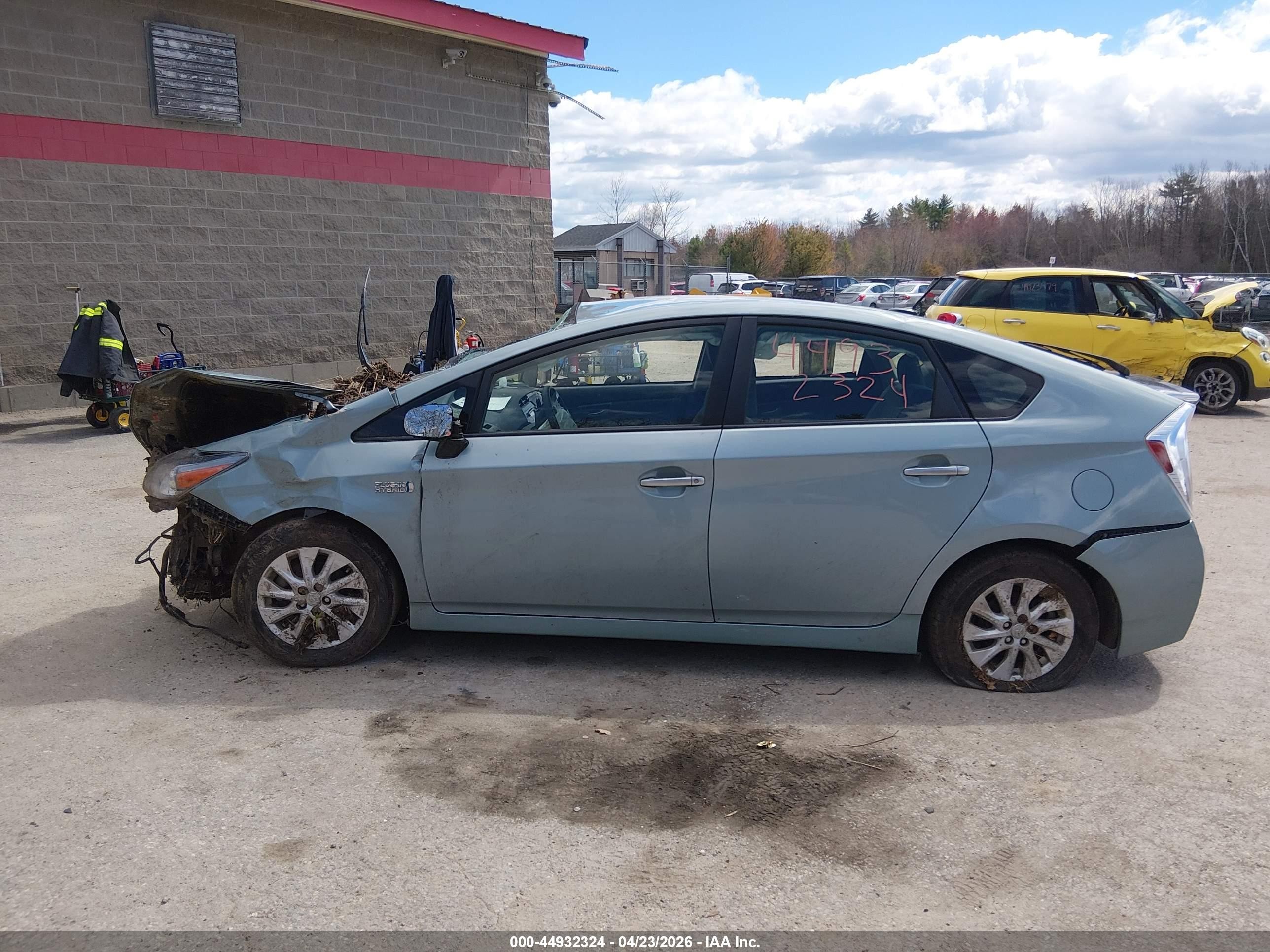 2013 Toyota Prius Plug-in   Blue vin: JTDKN3DP2D3045500