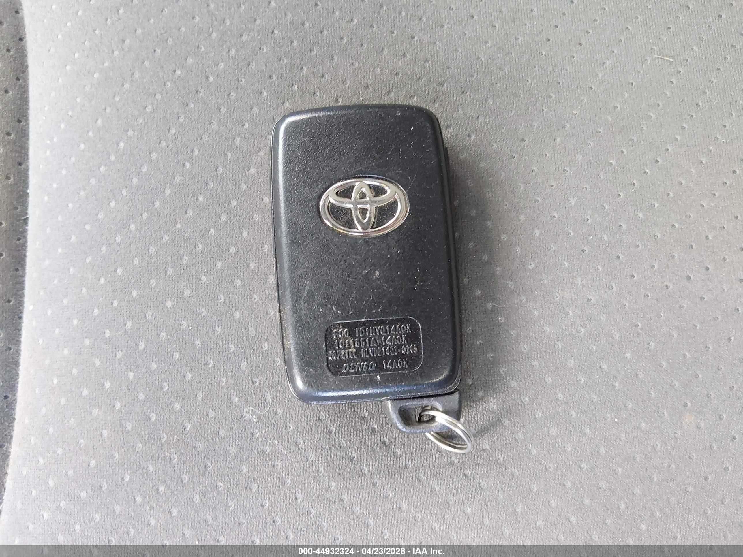 2013 Toyota Prius Plug-in   Blue vin: JTDKN3DP2D3045500