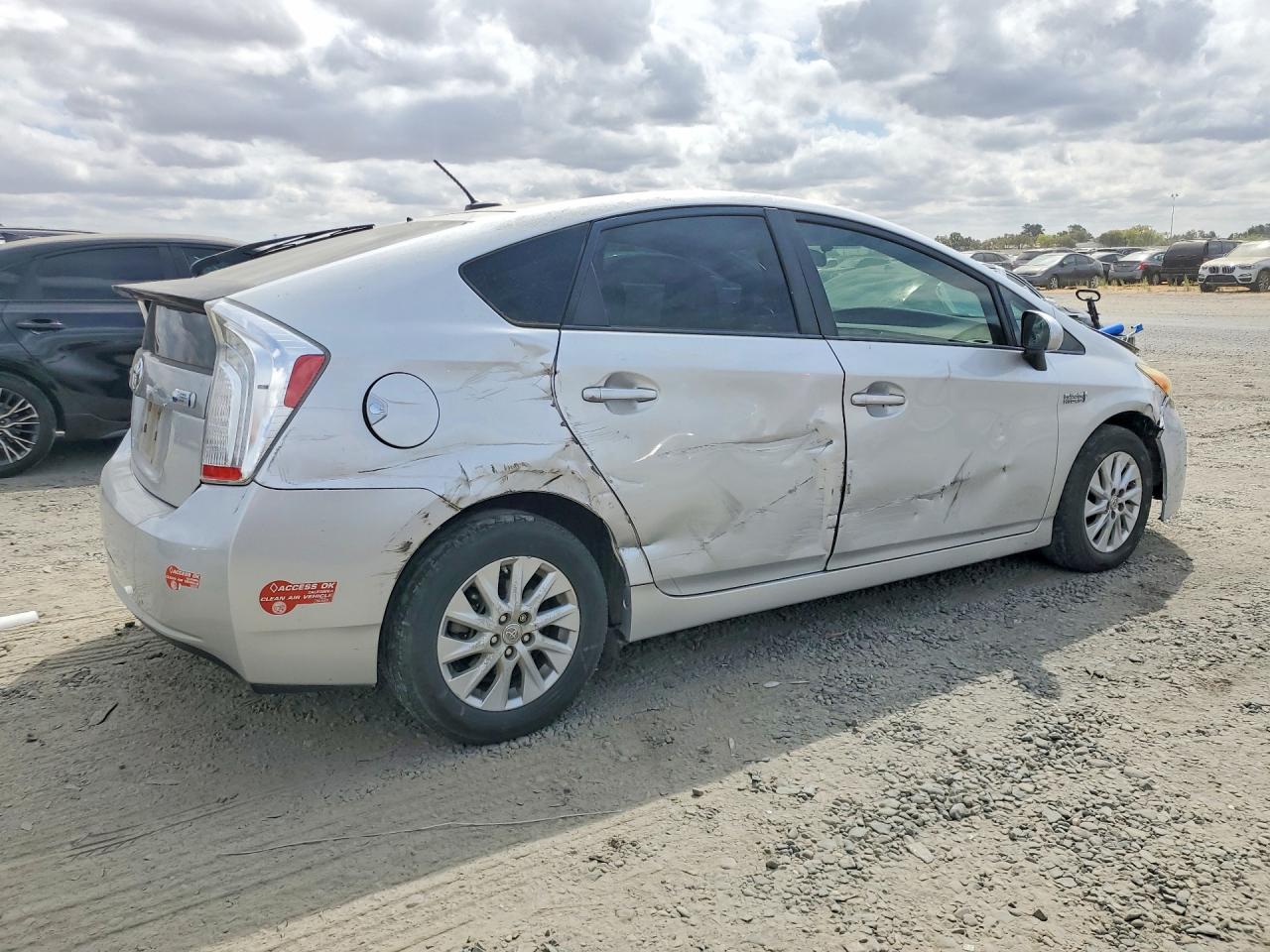 2013 Toyota Prius Plug-in Hybrid Base Серебряный vin: JTDKN3DP2D3046145
