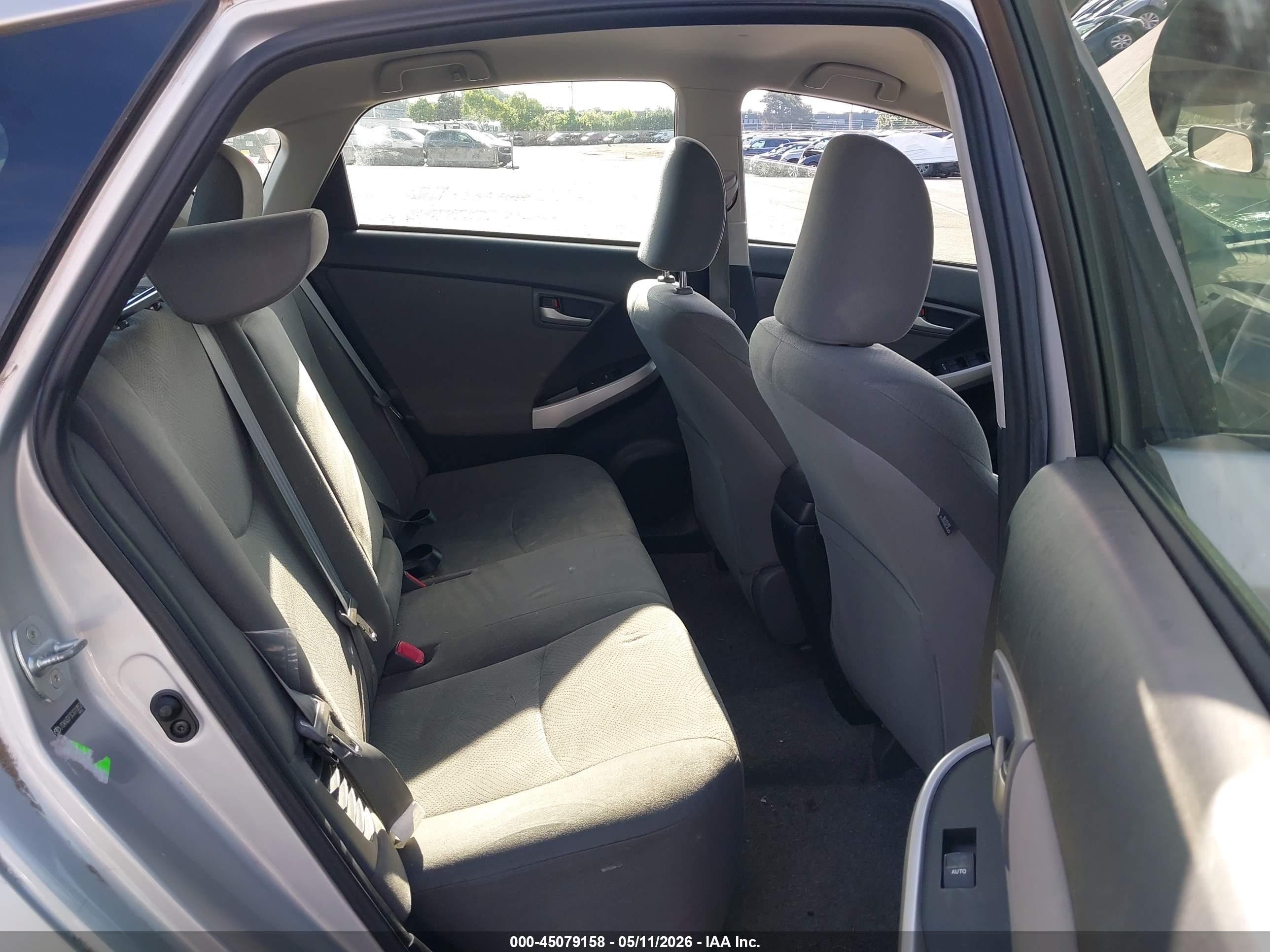 2012 Toyota Prius Plug-in   Silver vin: JTDKN3DP3C3010852
