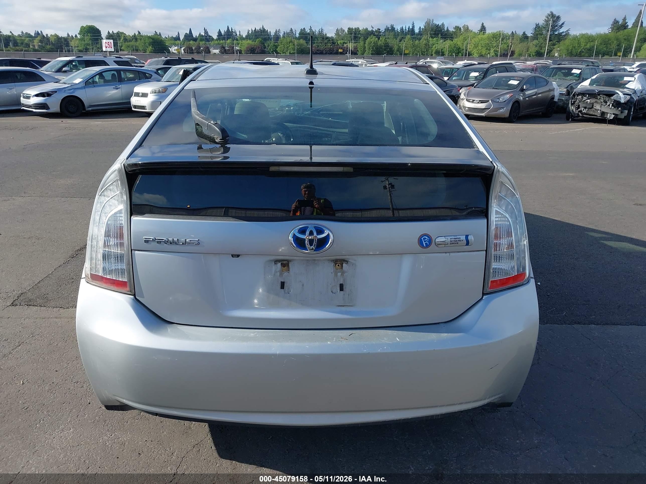 2012 Toyota Prius Plug-in   Silver vin: JTDKN3DP3C3010852