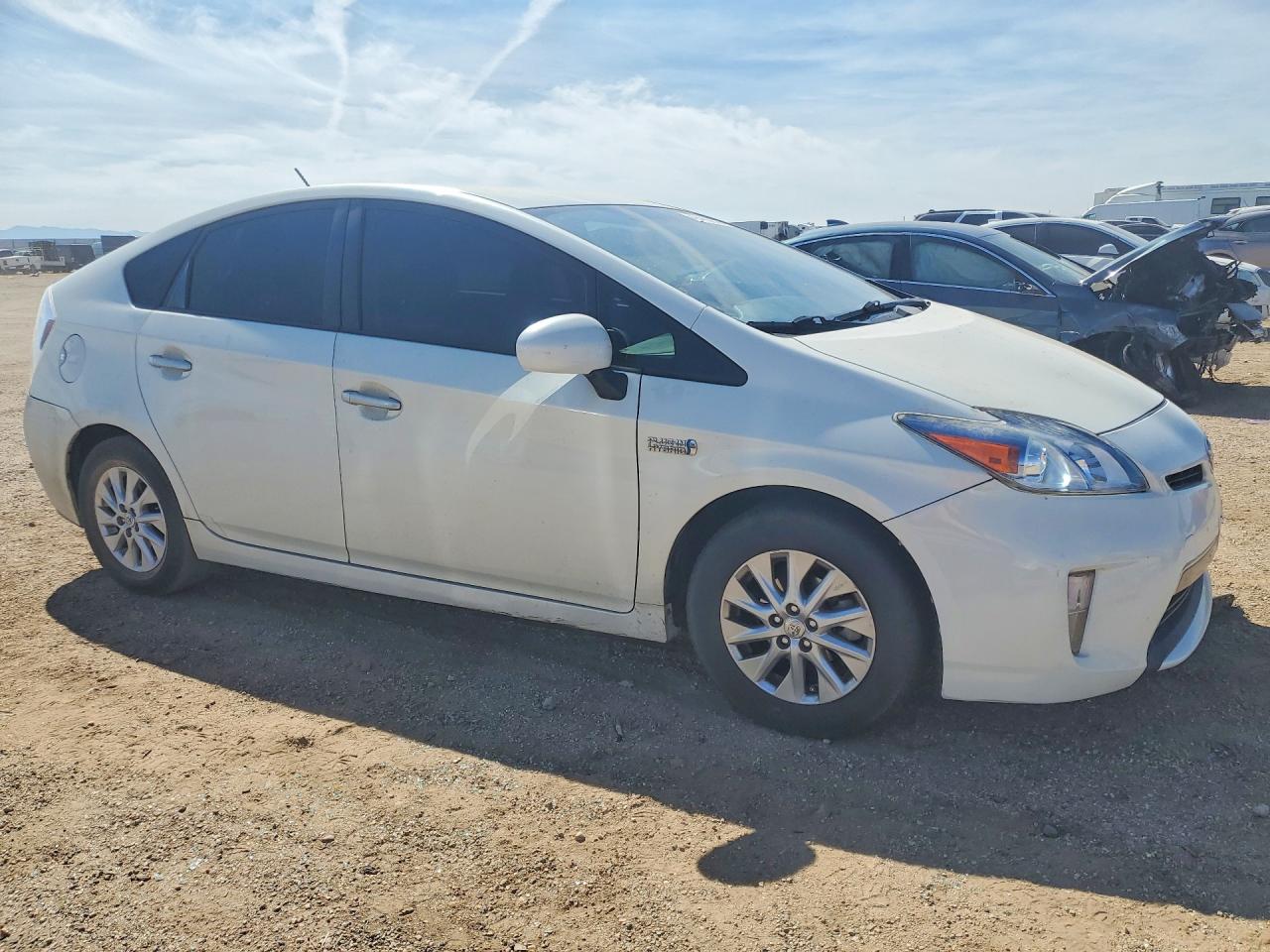 2013 Toyota Prius Plug-in Hybrid Base White vin: JTDKN3DP3D3036739