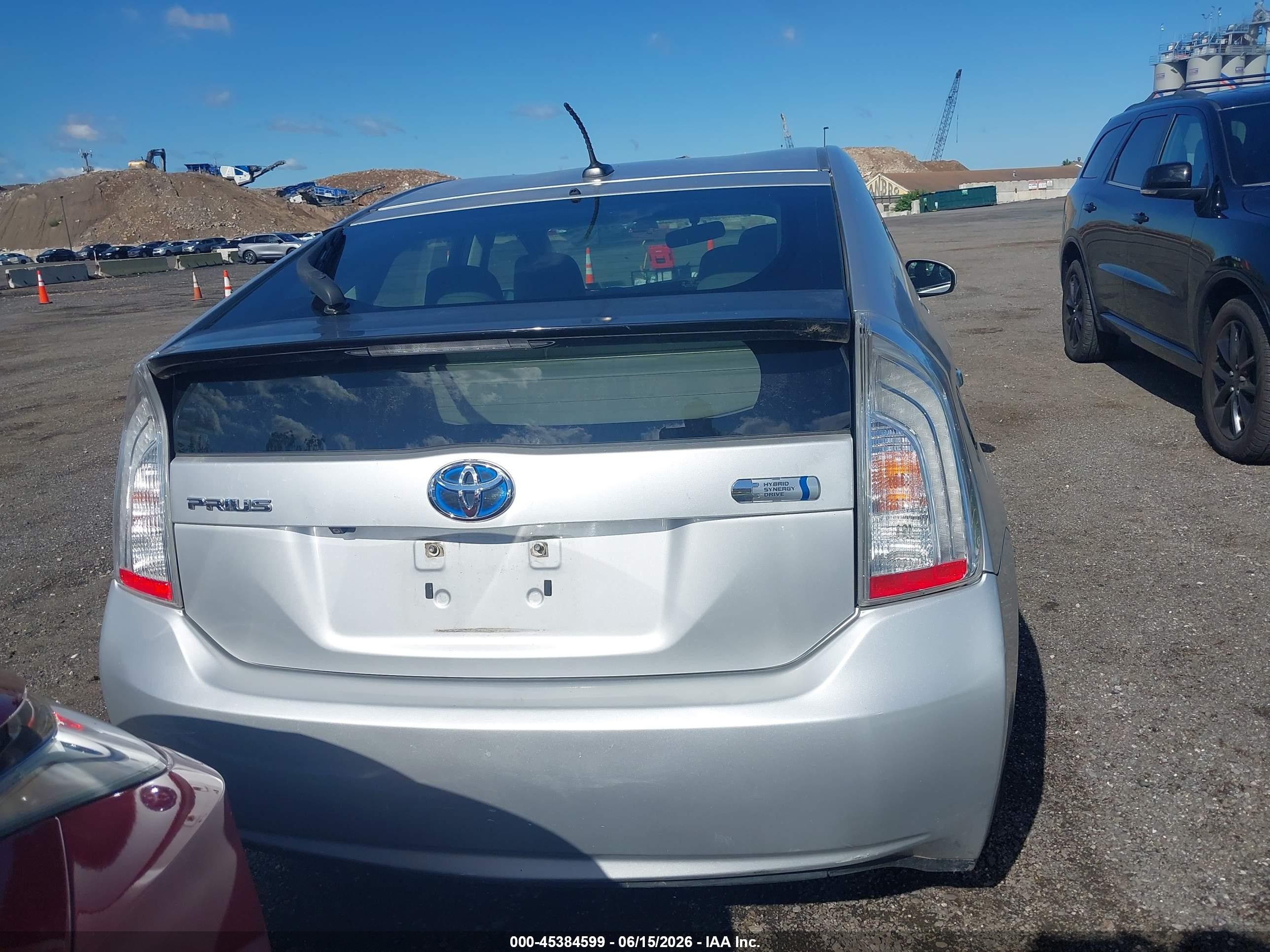 2013 Toyota Prius Plug-in   Silver vin: JTDKN3DP3D3042704