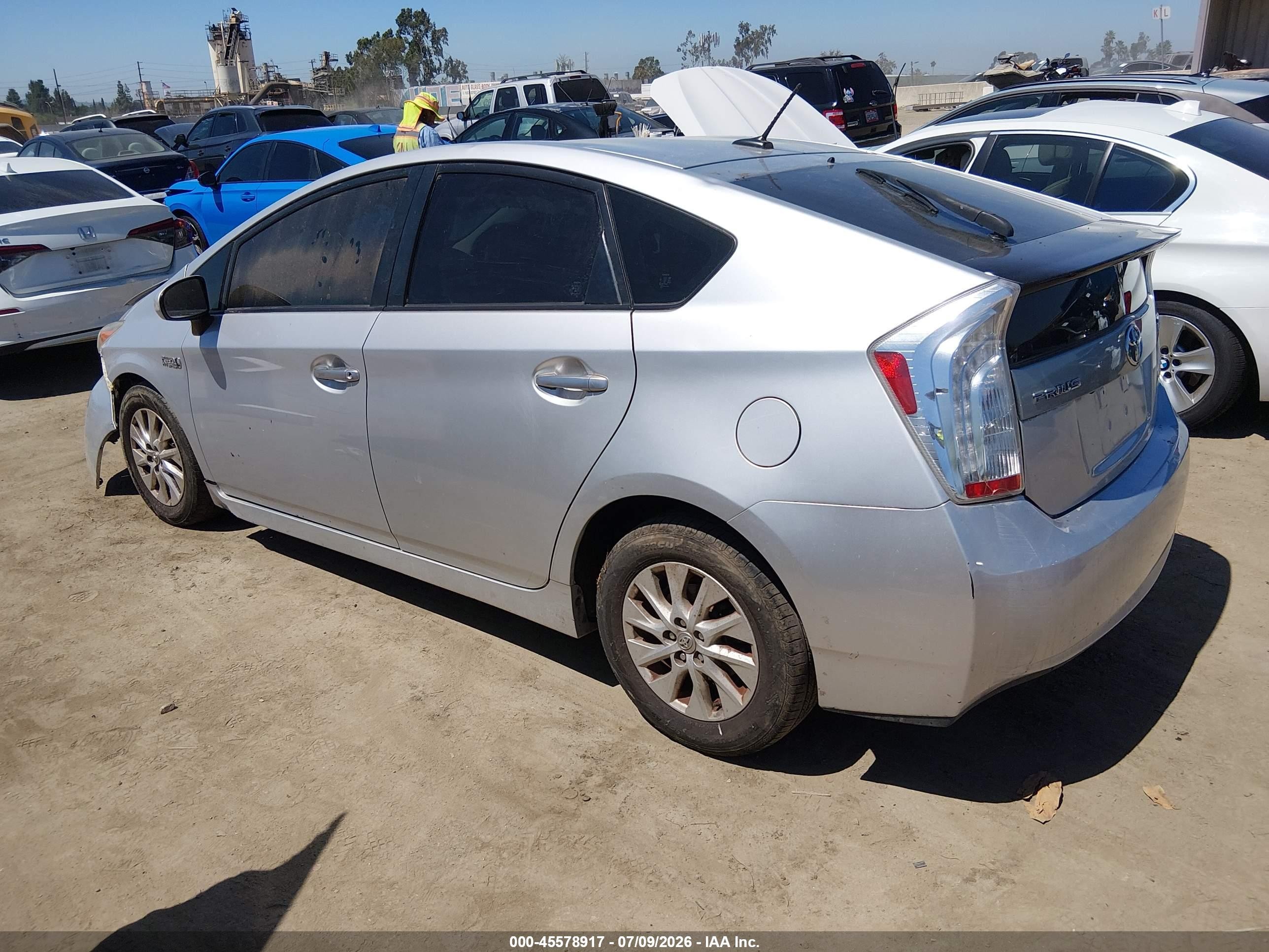 2015 Toyota Prius Plug-in   Silver vin: JTDKN3DP3F3070652
