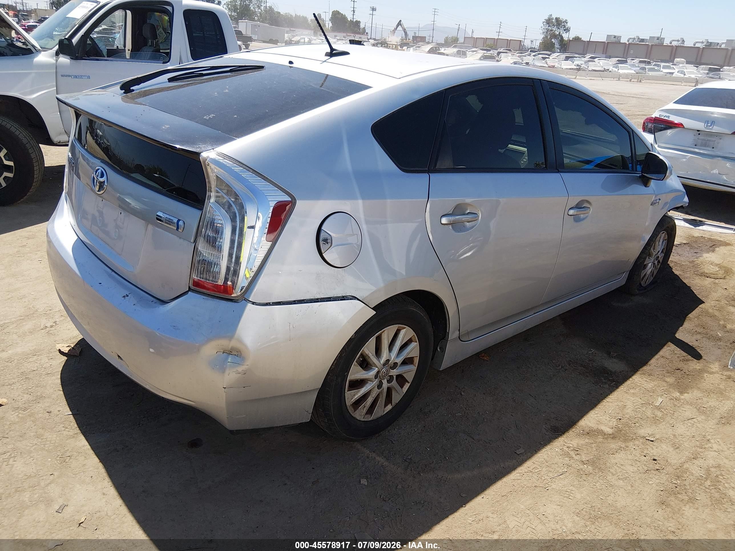 2015 Toyota Prius Plug-in   Silver vin: JTDKN3DP3F3070652