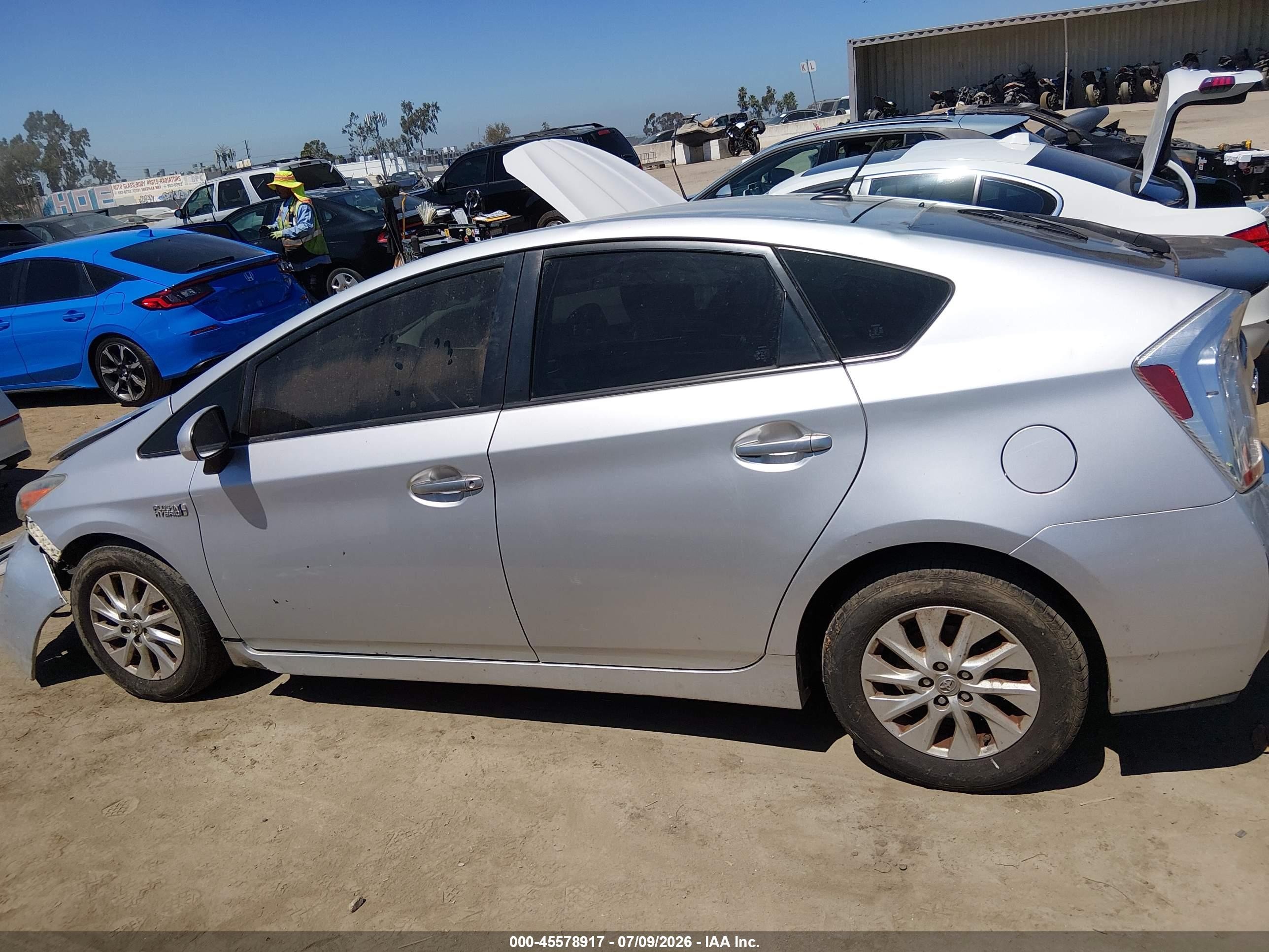 2015 Toyota Prius Plug-in   Silver vin: JTDKN3DP3F3070652