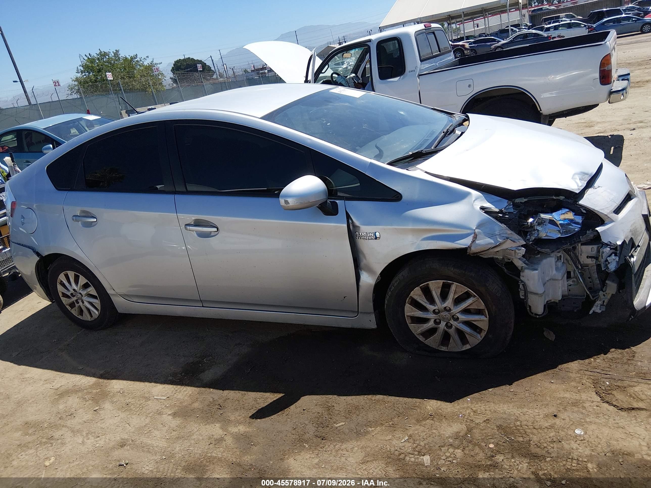2015 Toyota Prius Plug-in   Silver vin: JTDKN3DP3F3070652