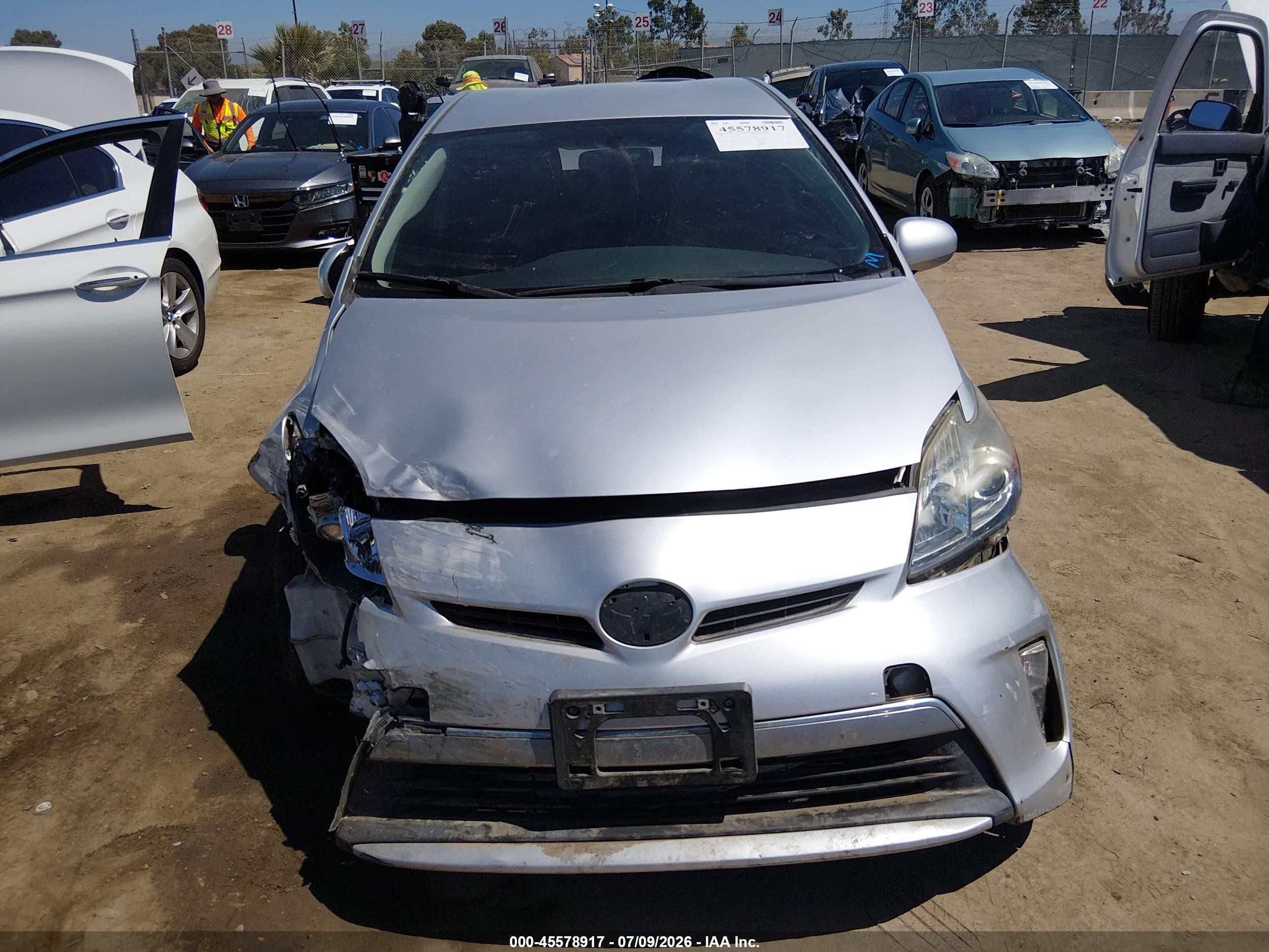 2015 Toyota Prius Plug-in   Silver vin: JTDKN3DP3F3070652